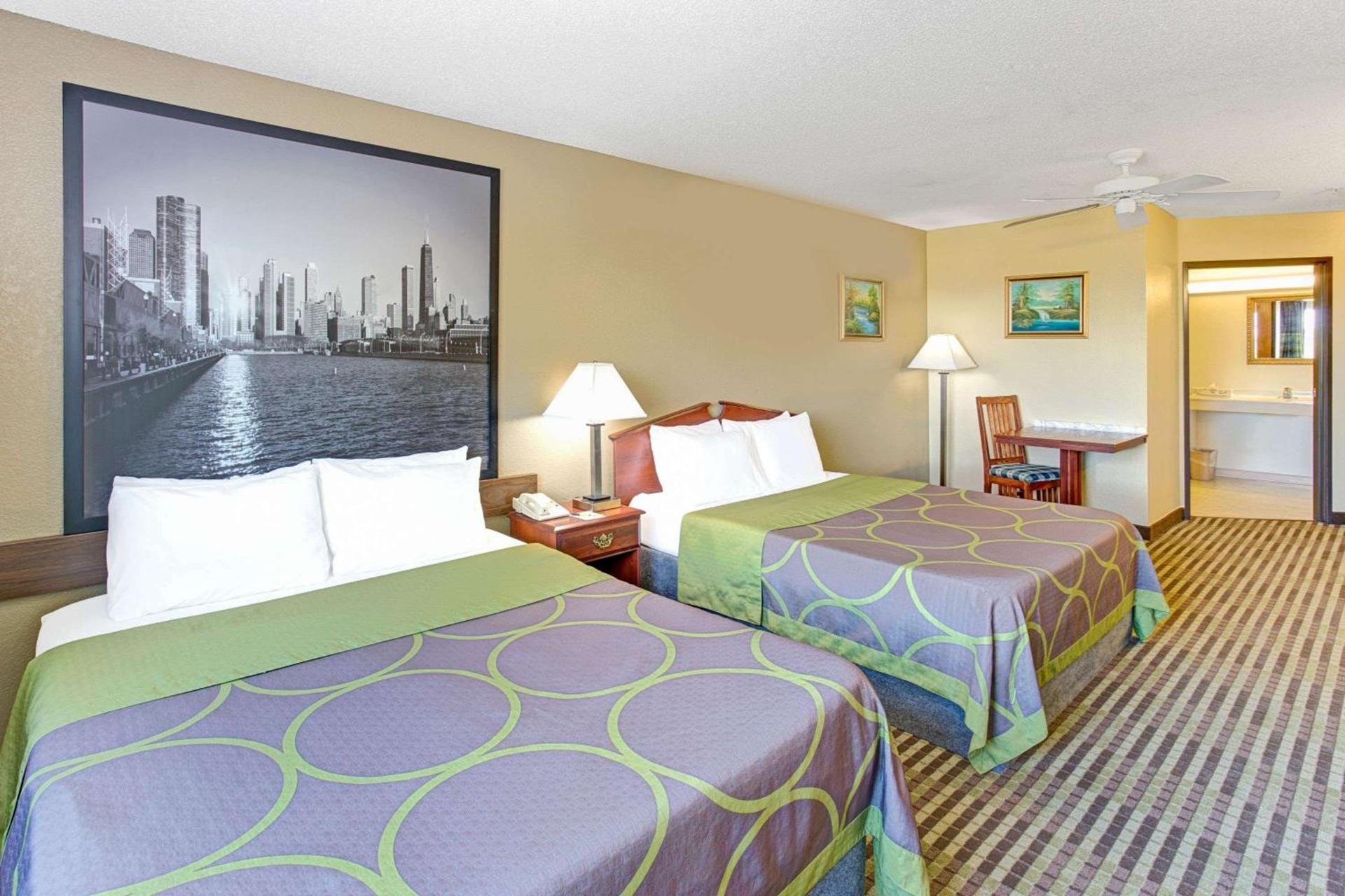 Super 8 by Wyndham Gurnee photo 6