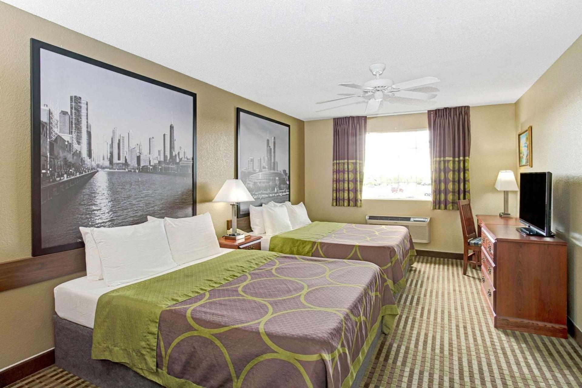 Super 8 by Wyndham Gurnee photo 5