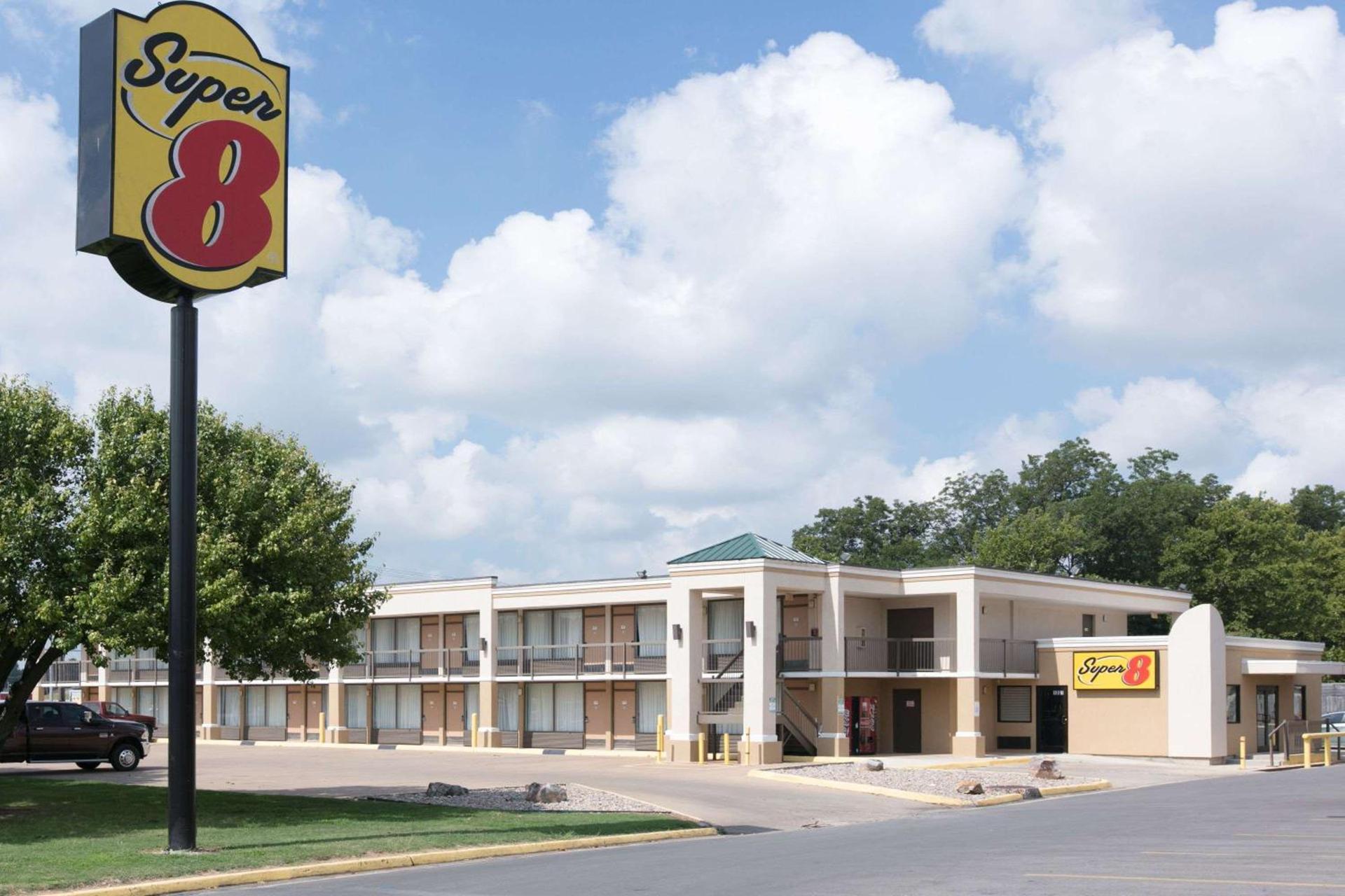 Super 8 by Wyndham Duncan OK photo 2