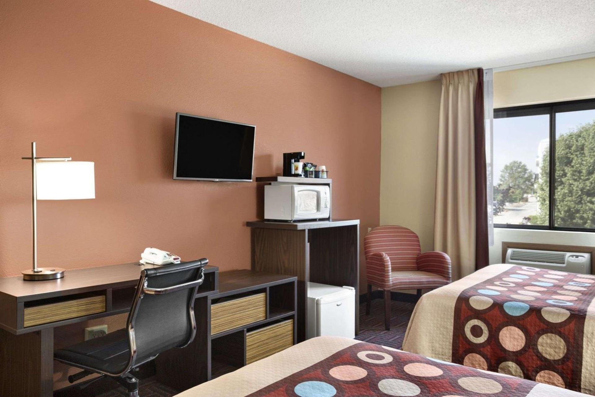 Super 8 by Wyndham Carbondale photo 6