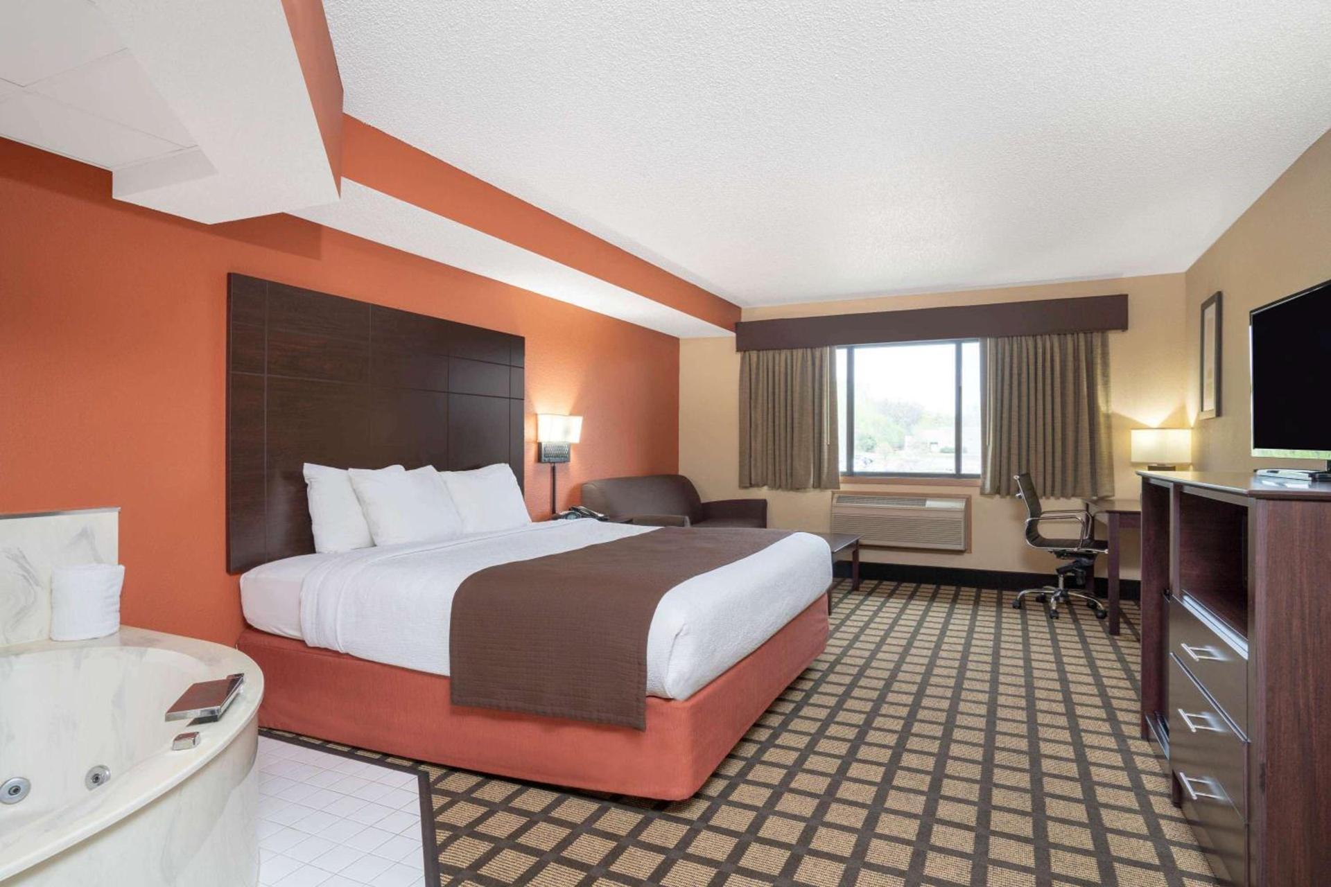 Baymont by Wyndham Lakeville photo 31