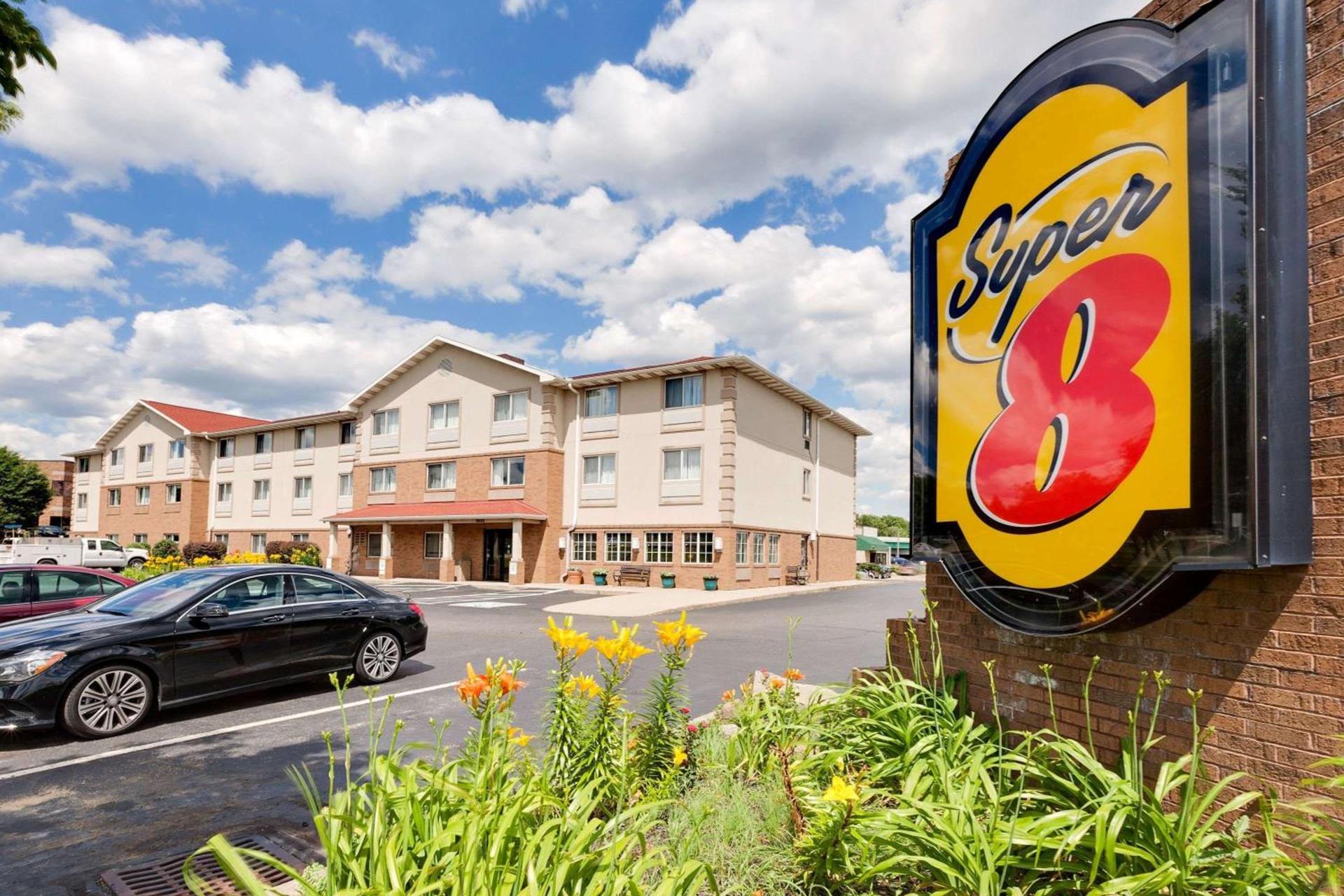 Super 8 by Wyndham Akron S/Green/Uniontown OH photo 1
