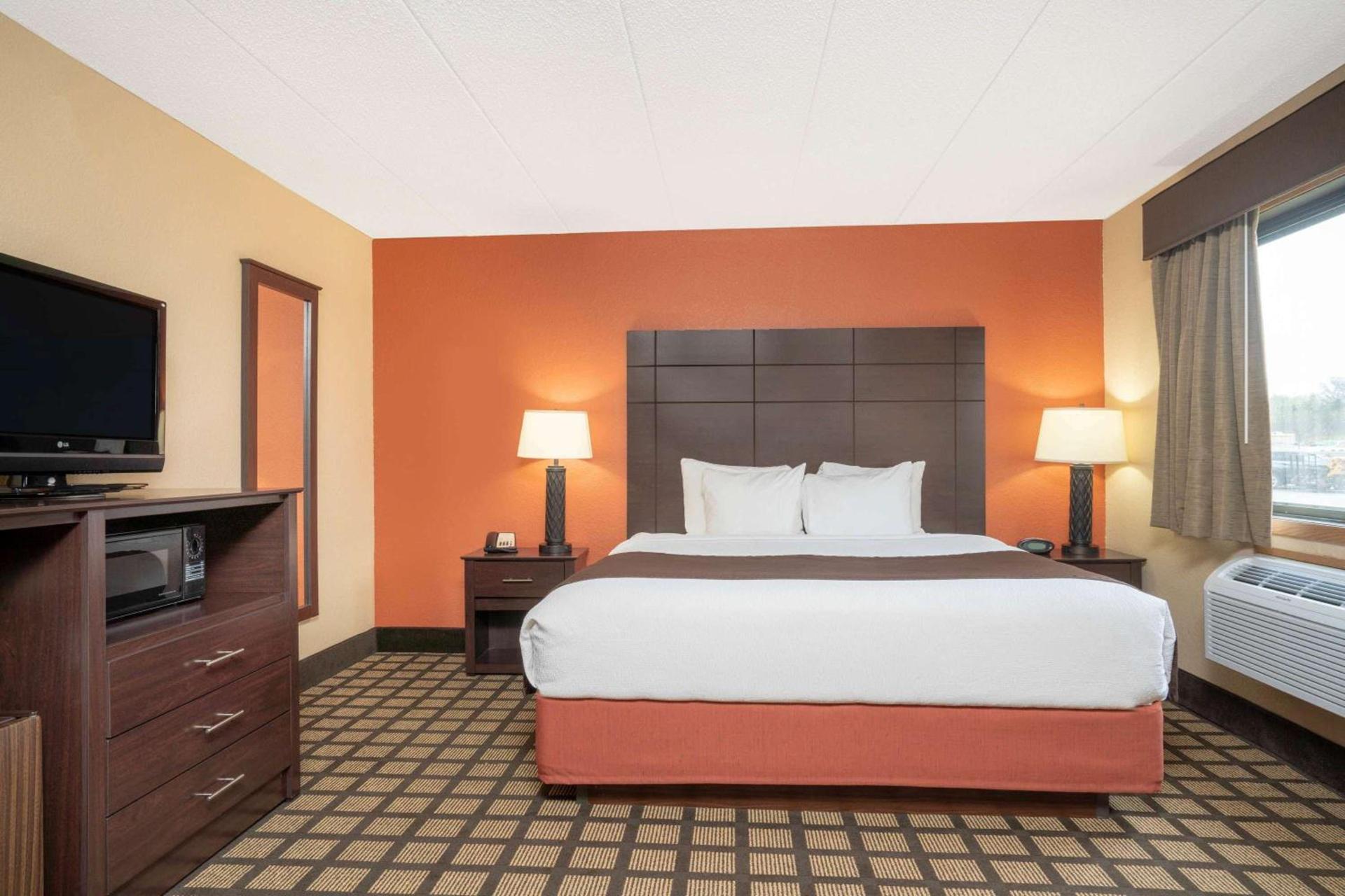 Baymont by Wyndham Lakeville photo 28