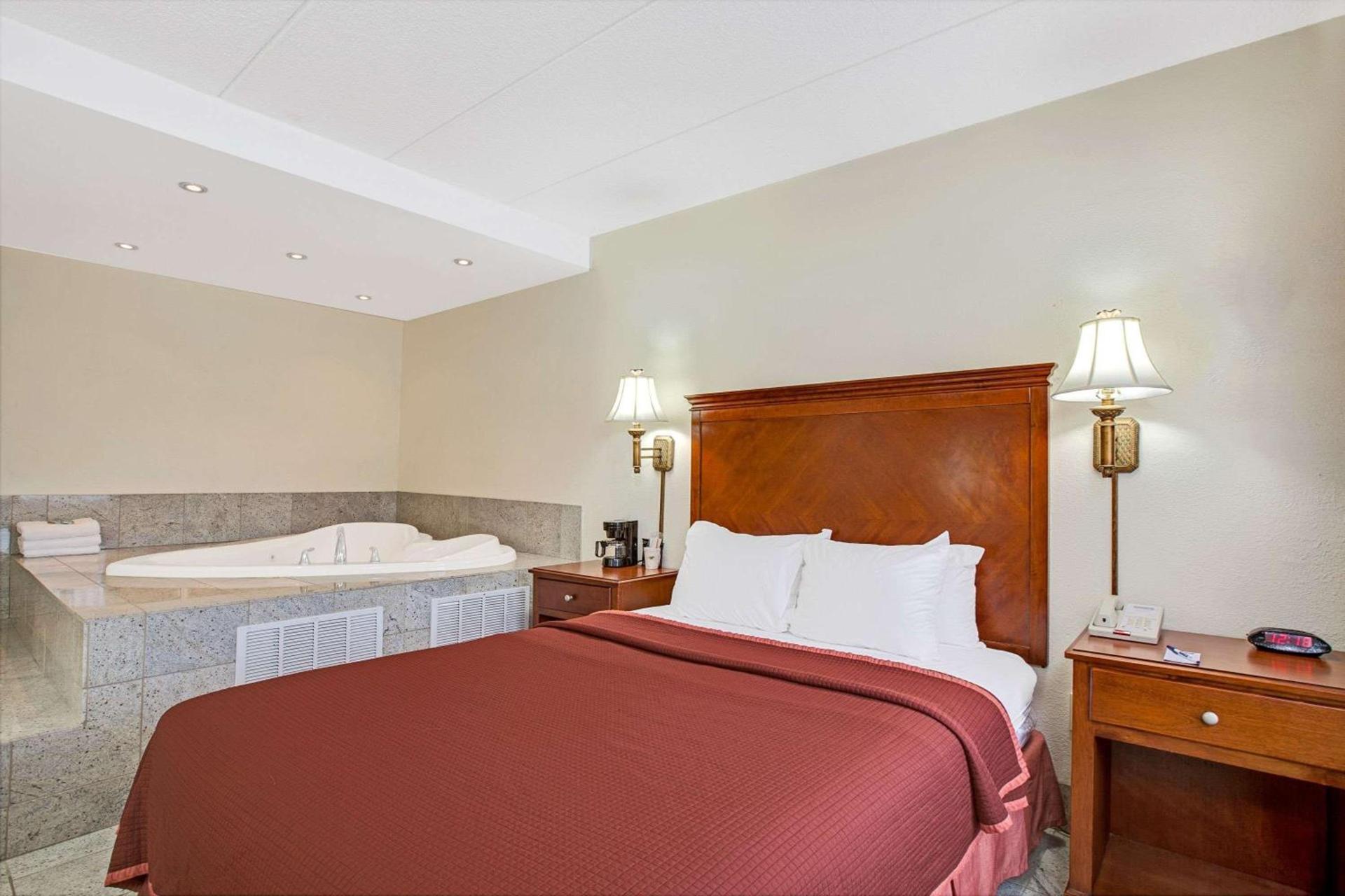 TraveIodge by Wyndham Parsippany photo 6