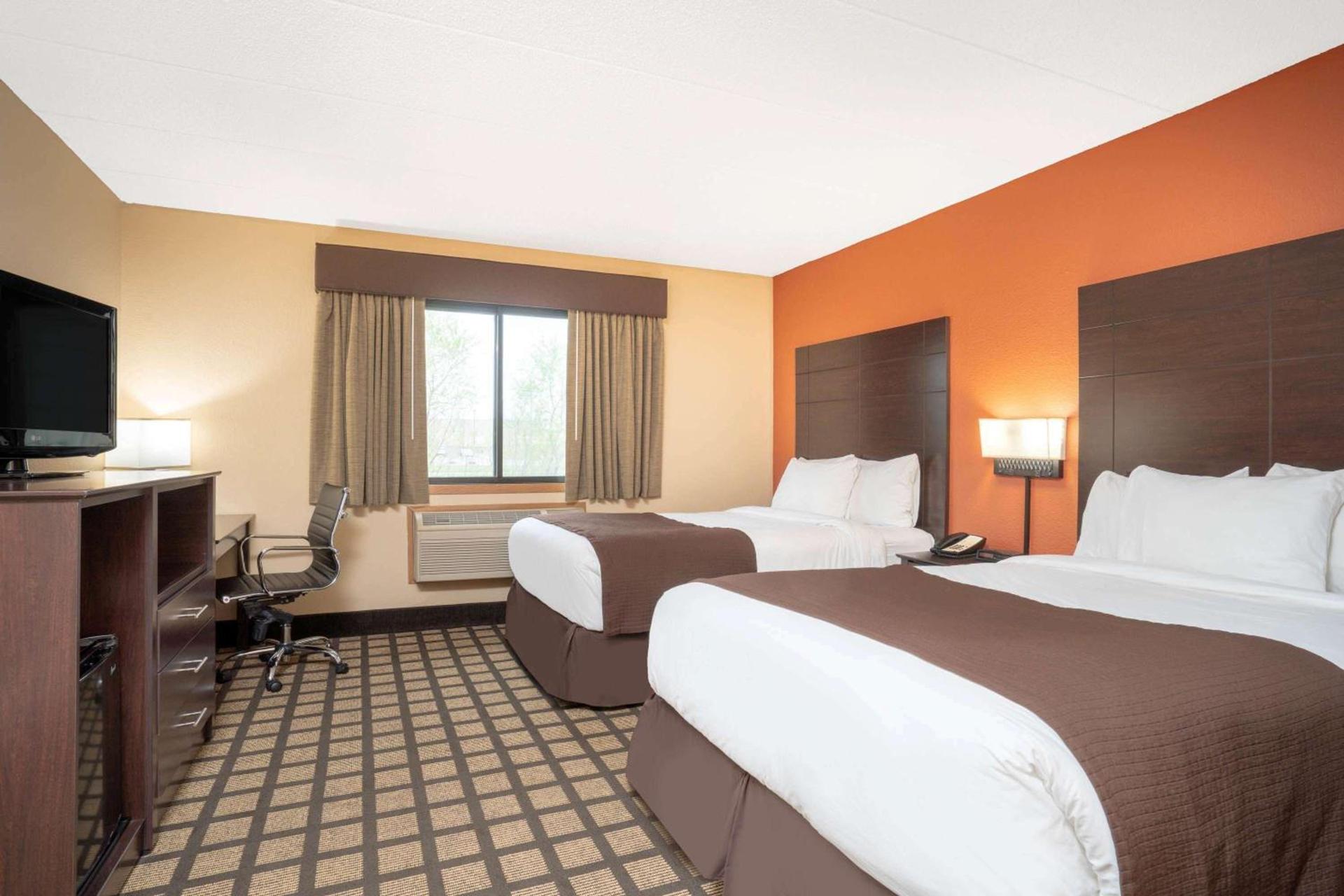 Baymont by Wyndham Lakeville photo 25