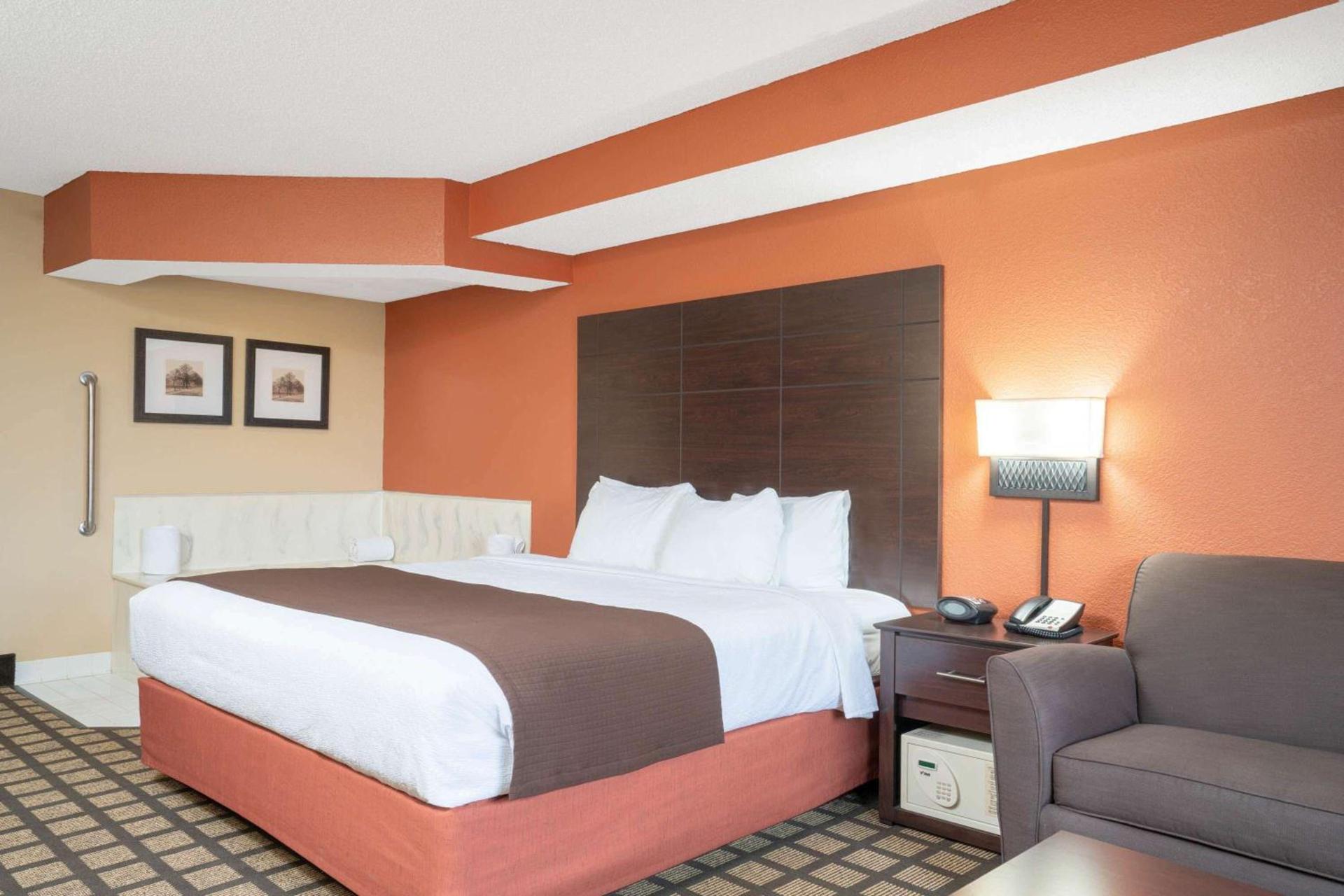 Baymont by Wyndham Lakeville photo 19