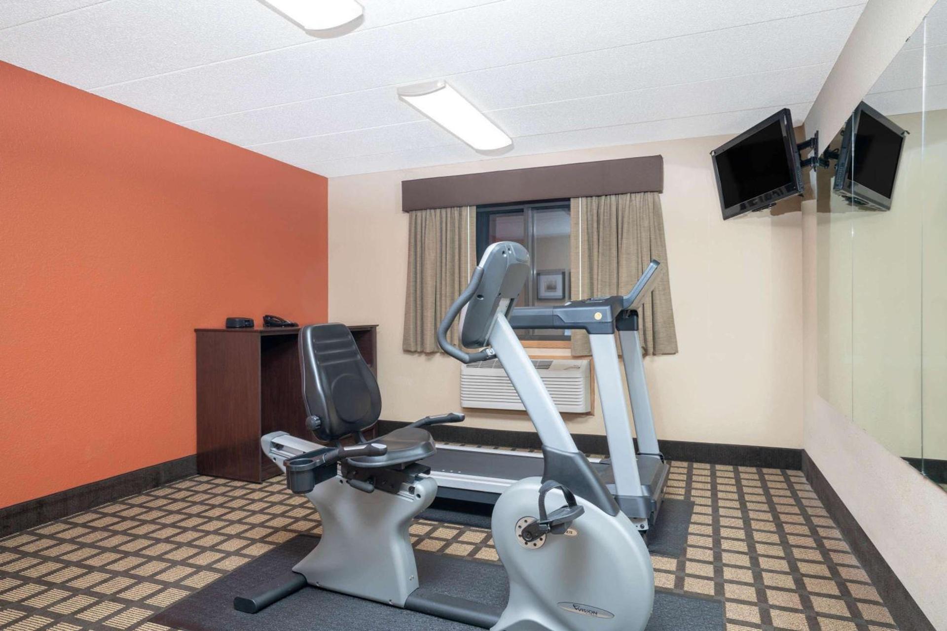 Baymont by Wyndham Lakeville photo 18