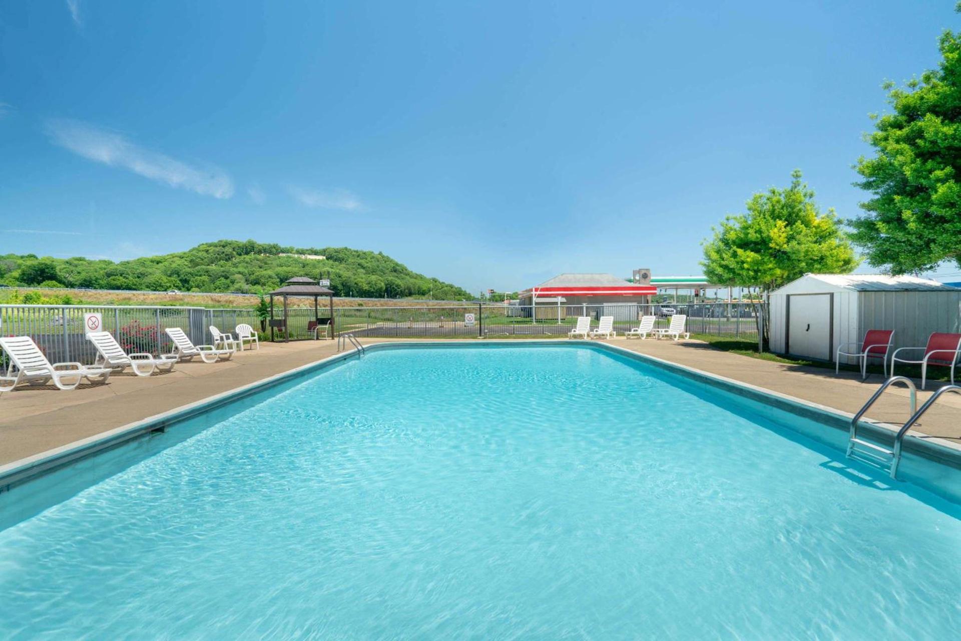 Days Inn by Wyndham Cave City photo 5