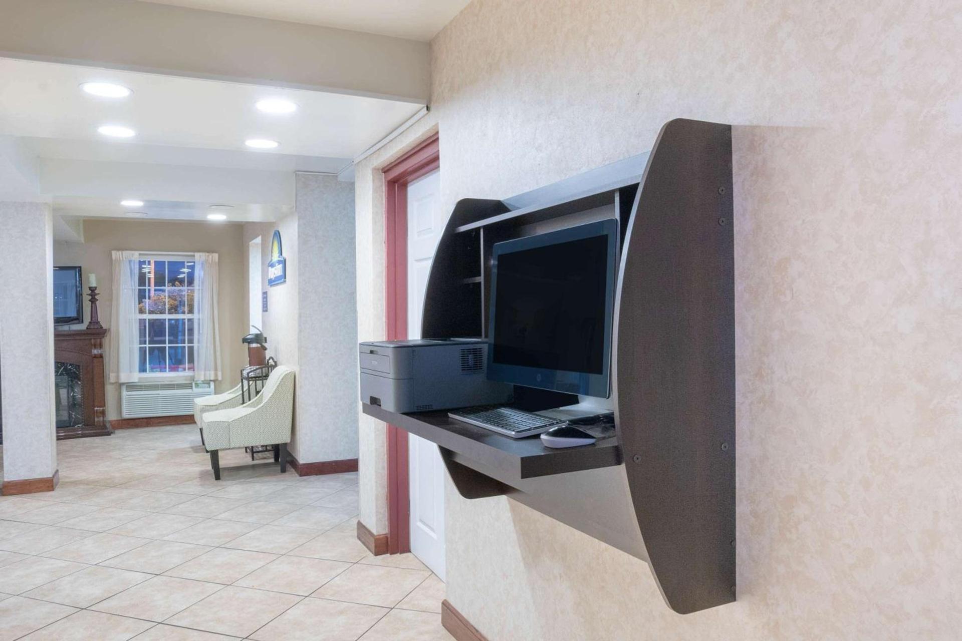 Days Inn by Wyndham Cave City photo 14
