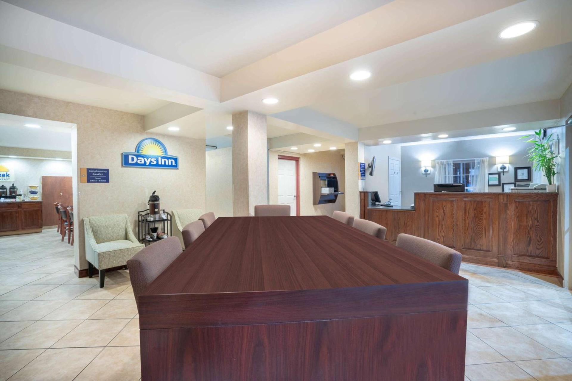 Days Inn by Wyndham Cave City photo 4