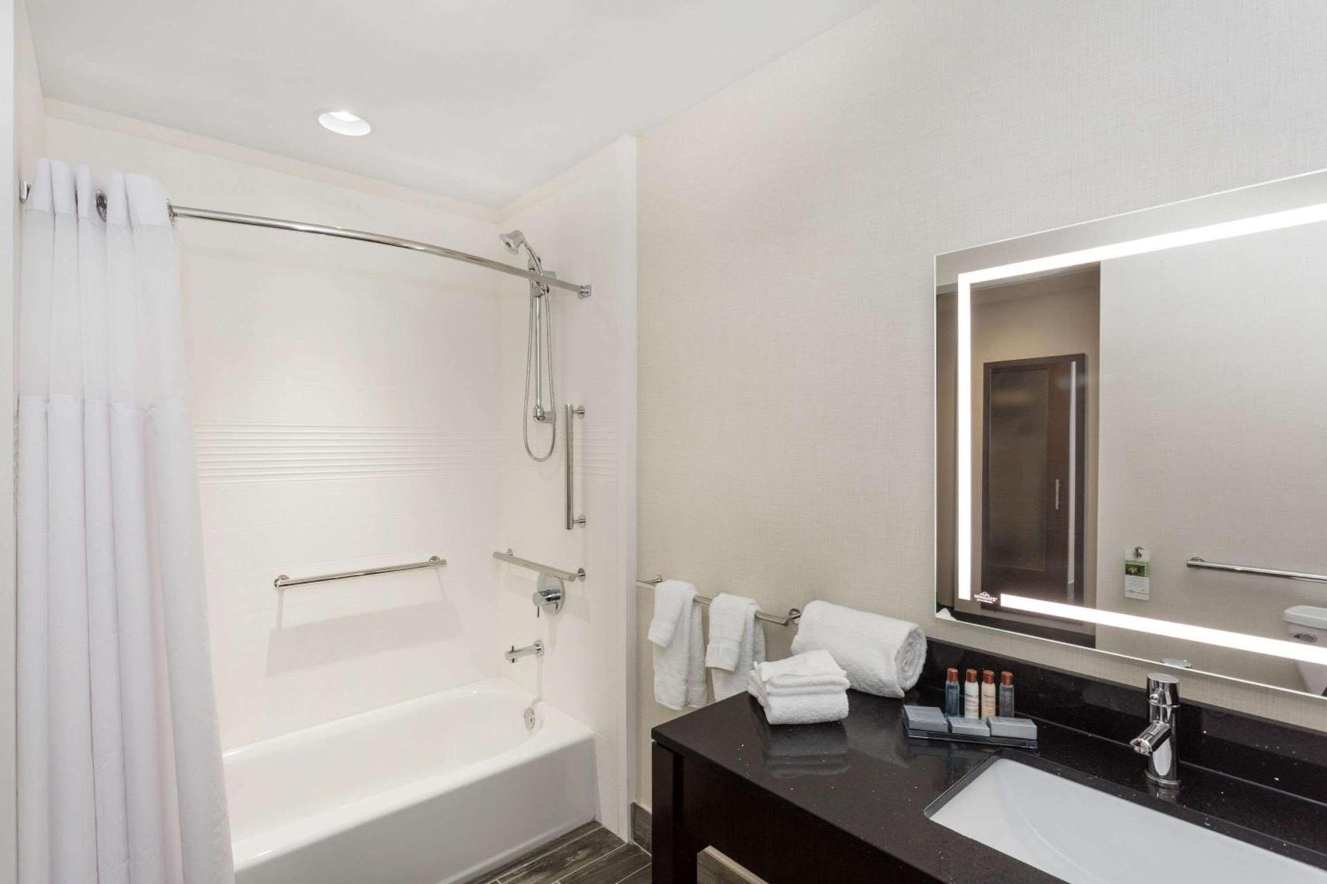 Wingate by Wyndham Miami Airport photo 35