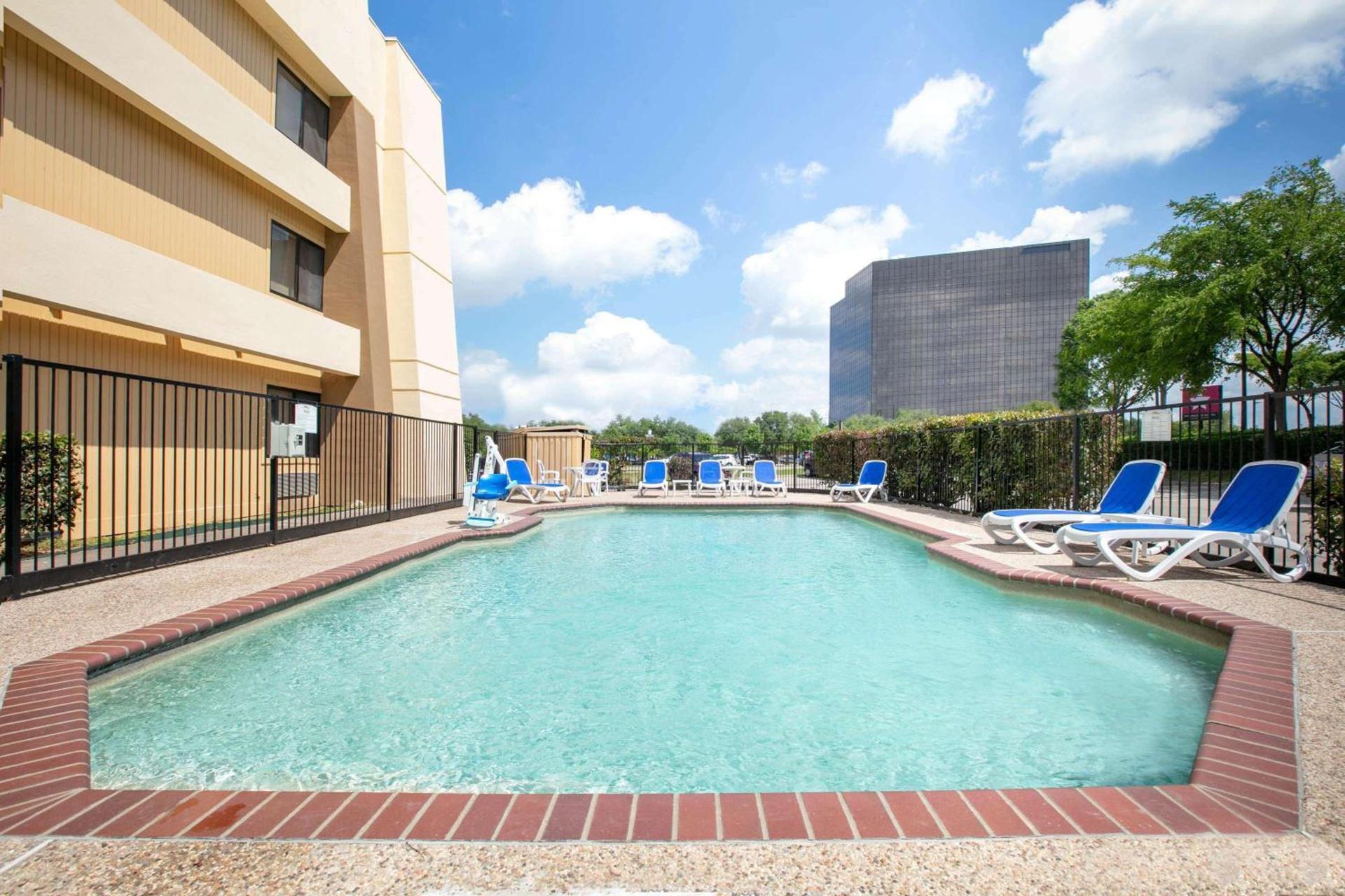 Baymont by Wyndham Plano photo 68