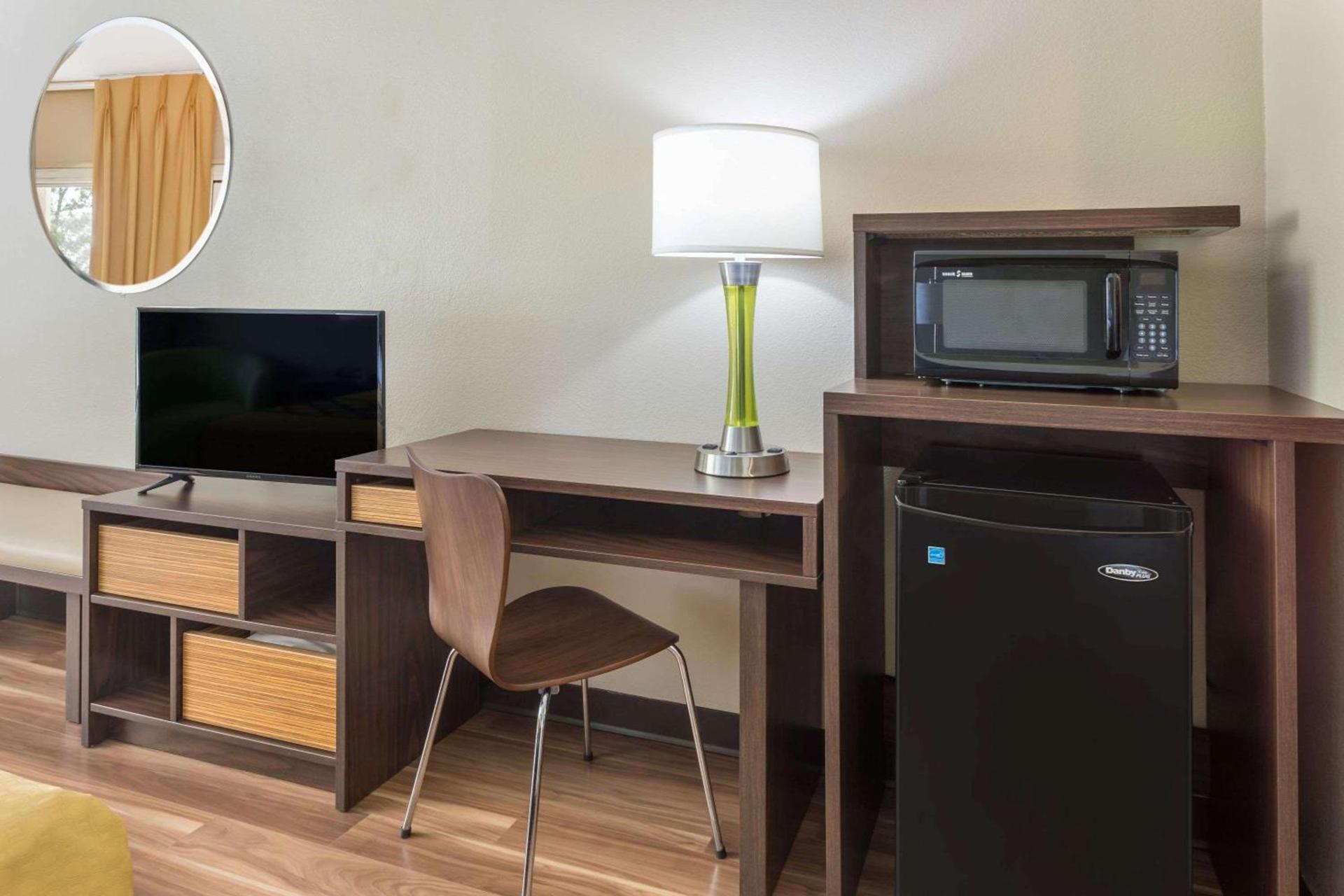 Super 8 by Wyndham Asheville Airport photo 13