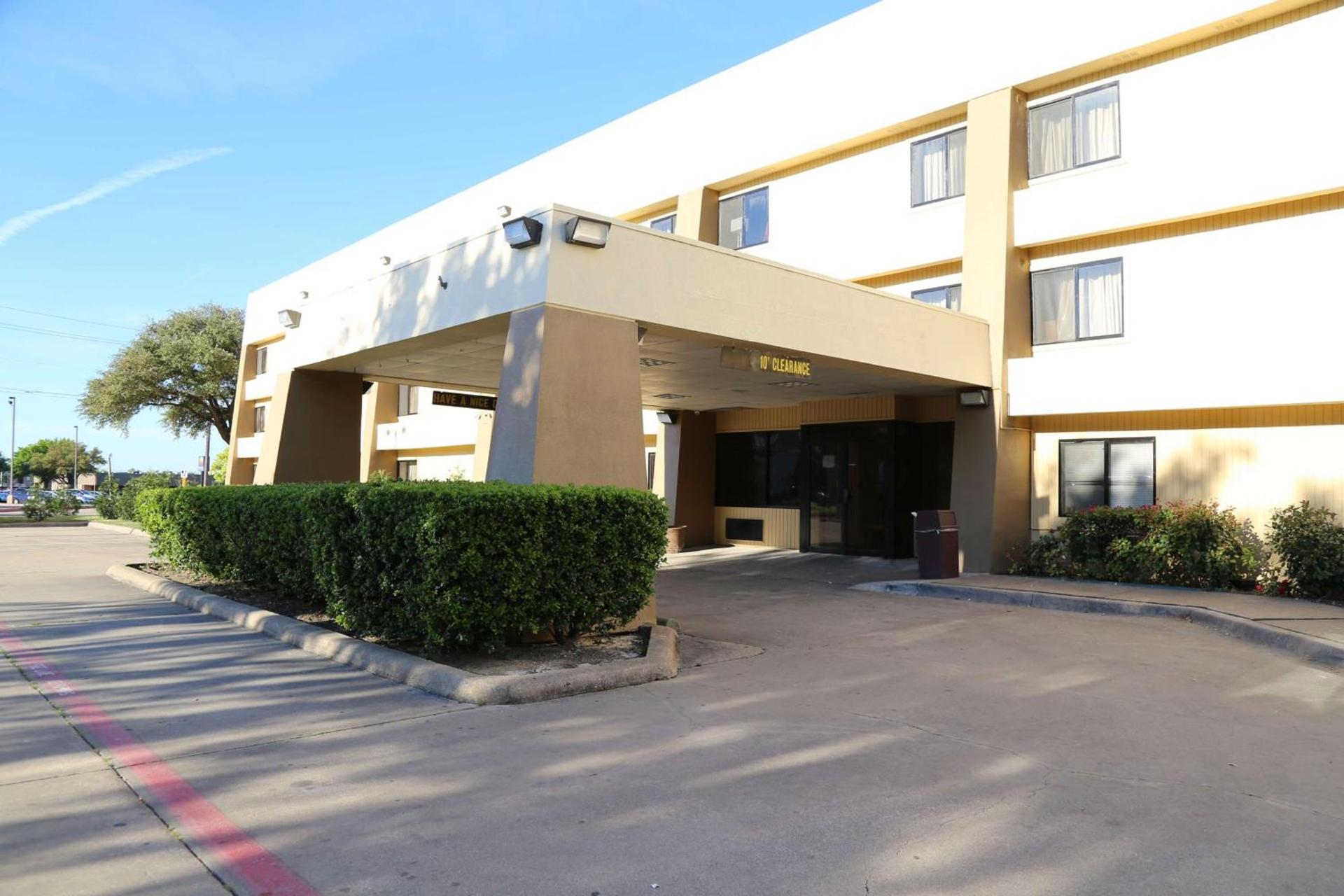 Baymont by Wyndham Plano photo 1
