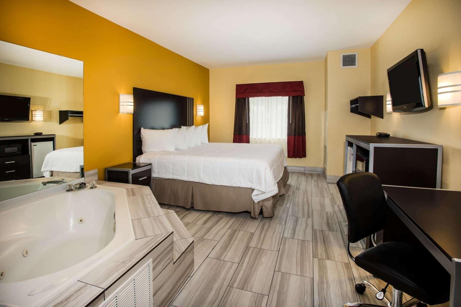 Days Inn & Suites by Wyndham Augusta Near Fort Eisenhower photo 3