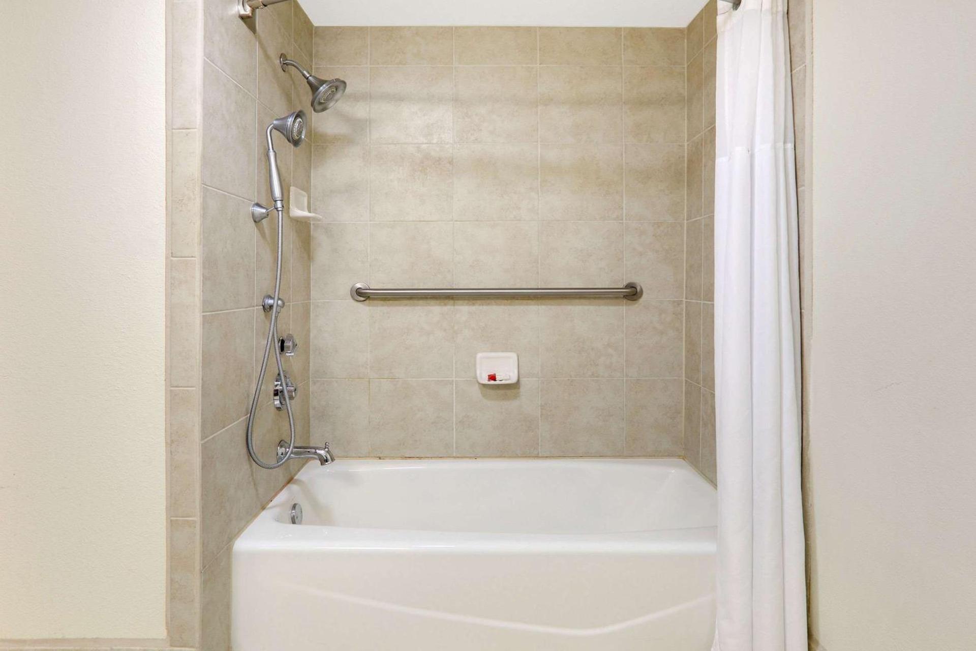 Baymont by Wyndham Roswell photo 8