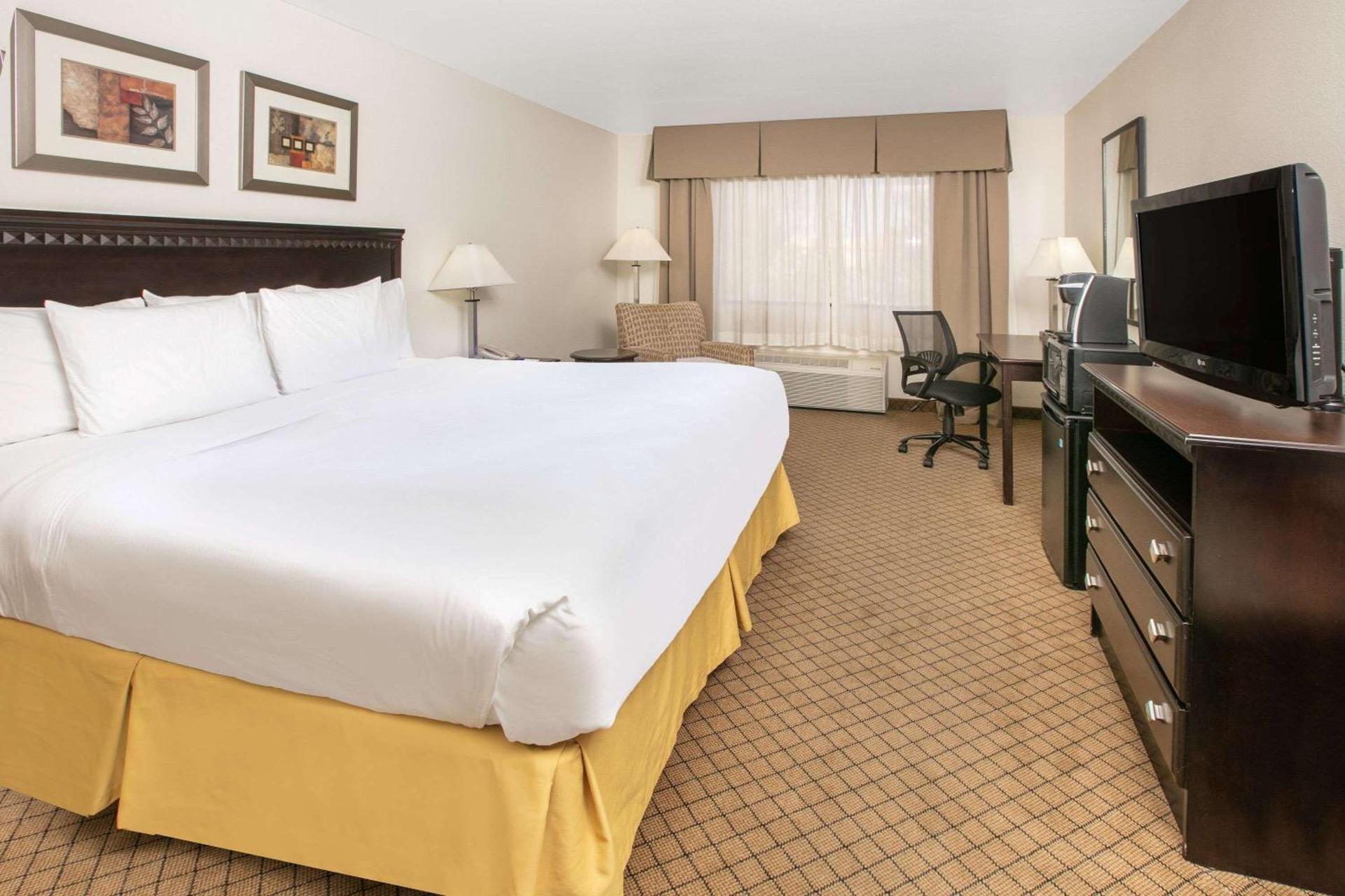Baymont by Wyndham Roswell photo 6