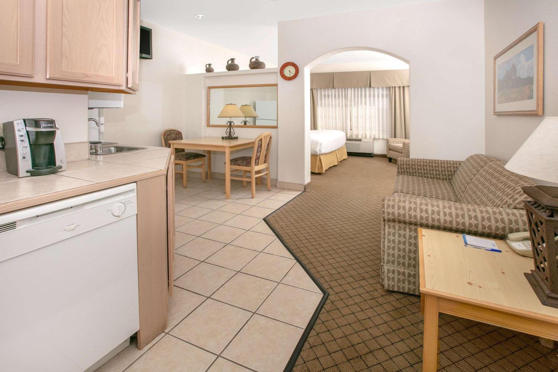 Baymont by Wyndham Roswell photo 10