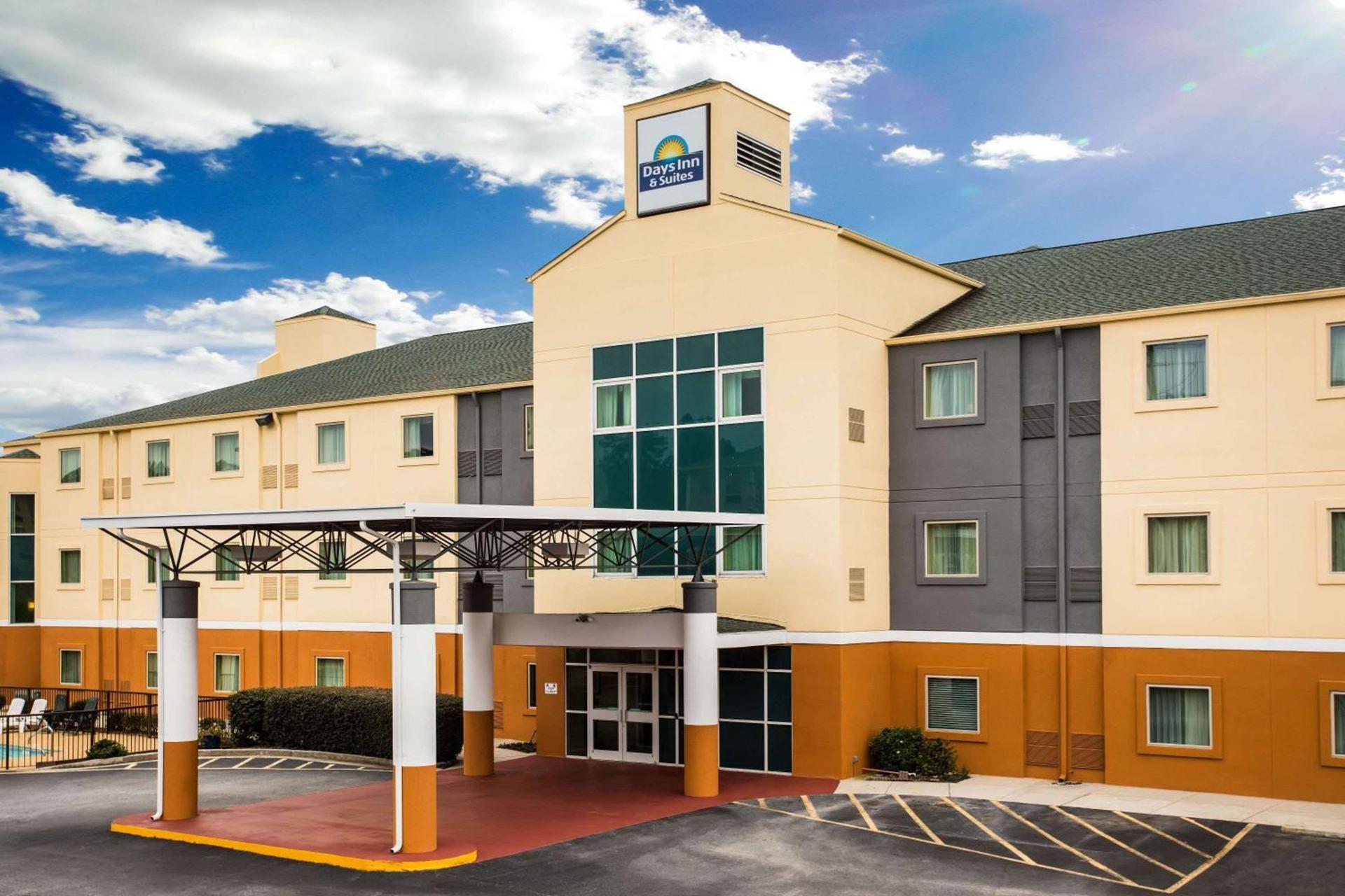 Days Inn & Suites by Wyndham Augusta Near Fort Eisenhower photo 1