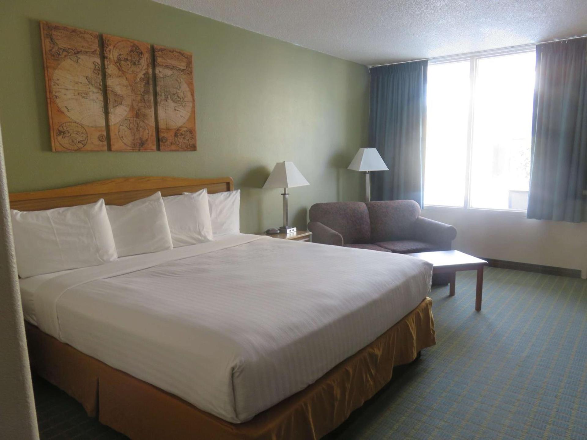 Baymont by Wyndham Fargo photo 5