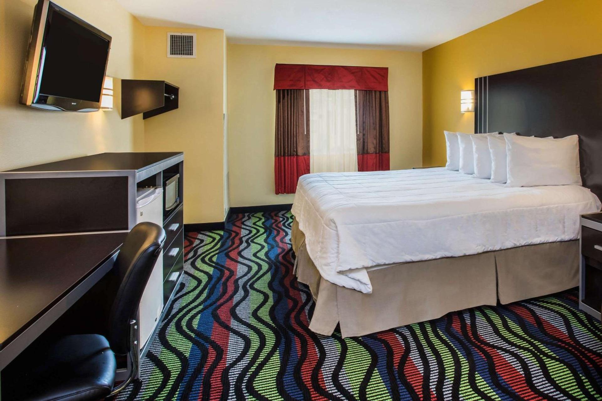 Days Inn & Suites by Wyndham Augusta Near Fort Eisenhower photo 18