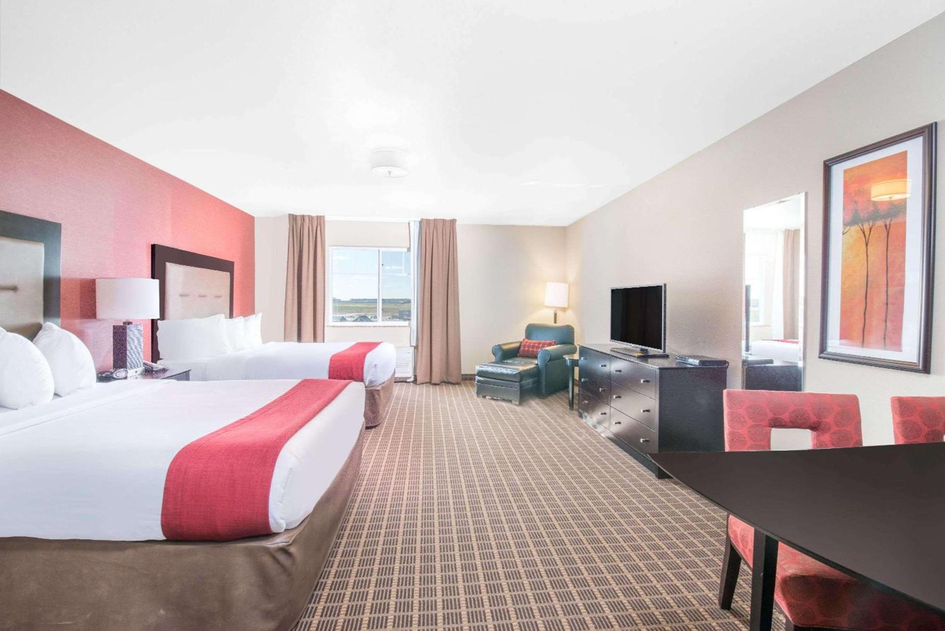 Hawthorn Extended Stay by Wyndham Dickinson photo 16
