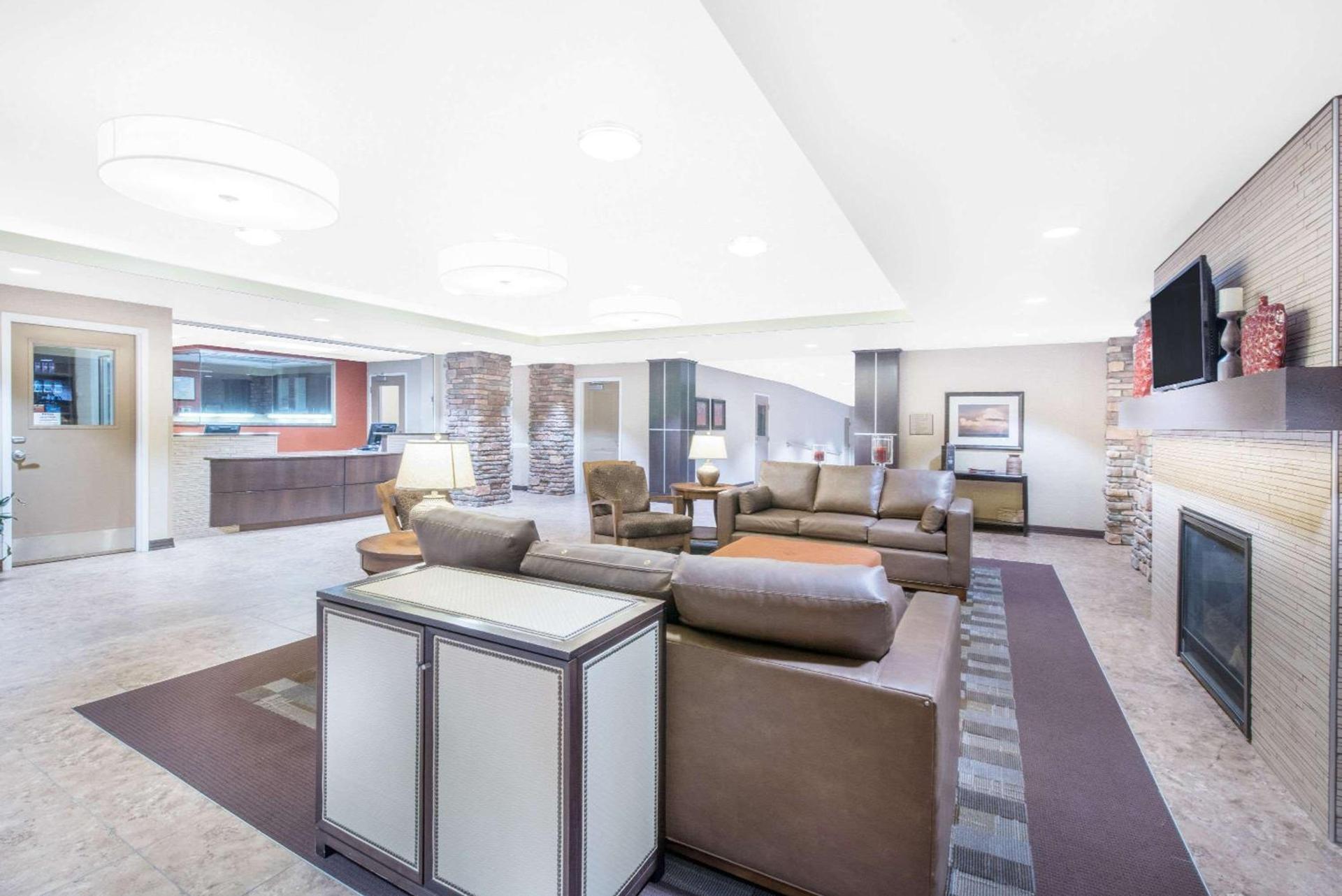 Hawthorn Extended Stay by Wyndham Dickinson photo 3