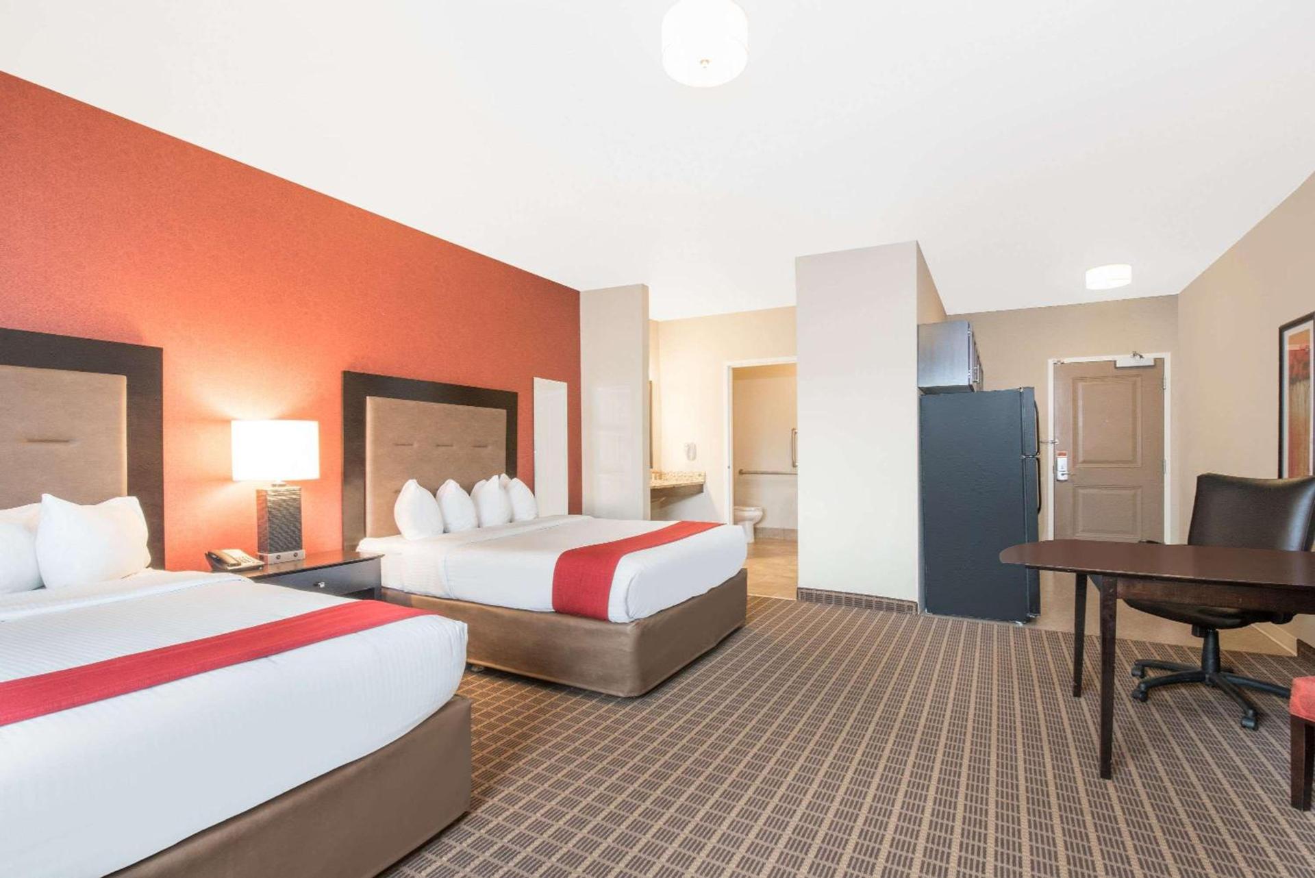 Hawthorn Extended Stay by Wyndham Dickinson photo 18