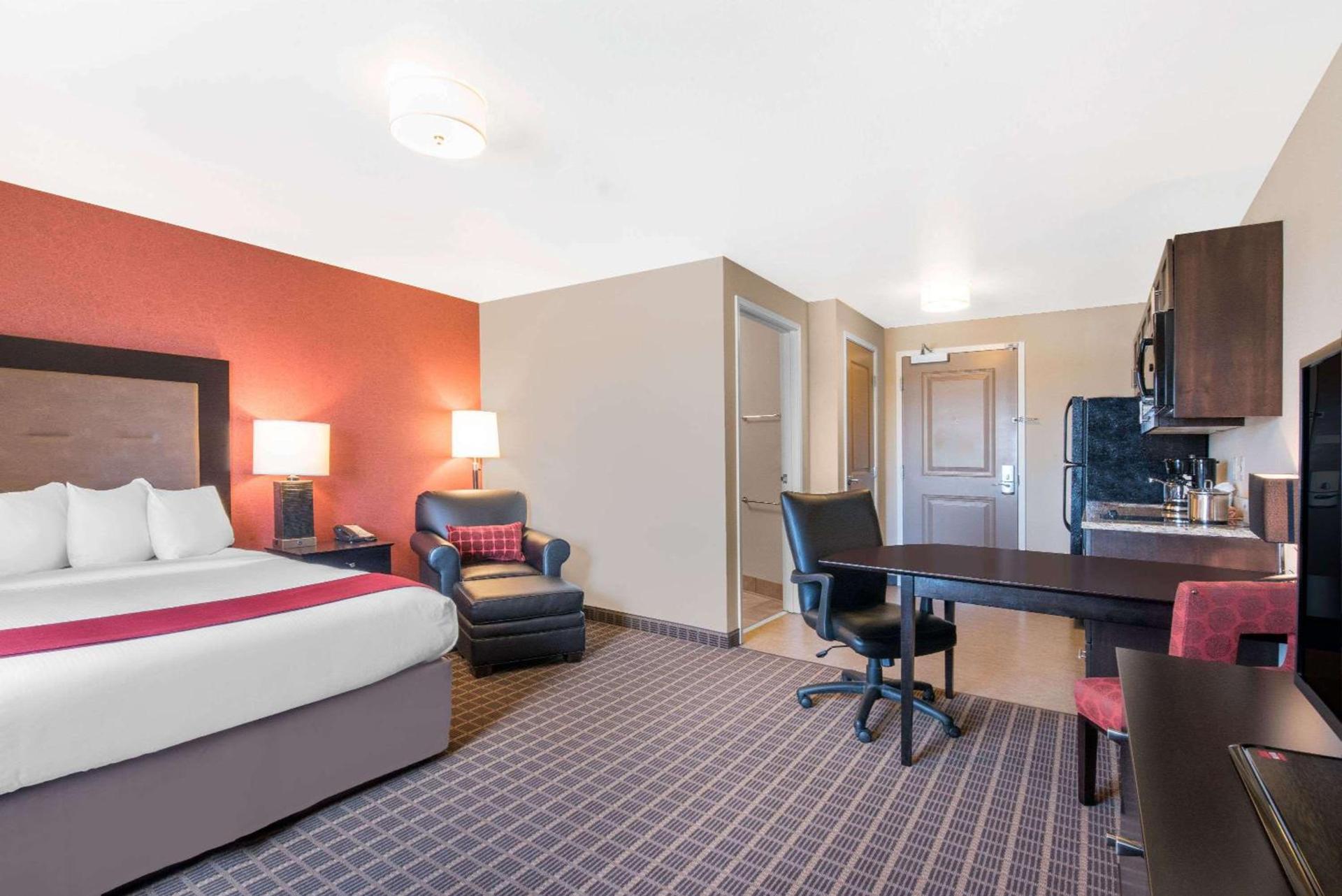 Hawthorn Extended Stay by Wyndham Dickinson photo 19