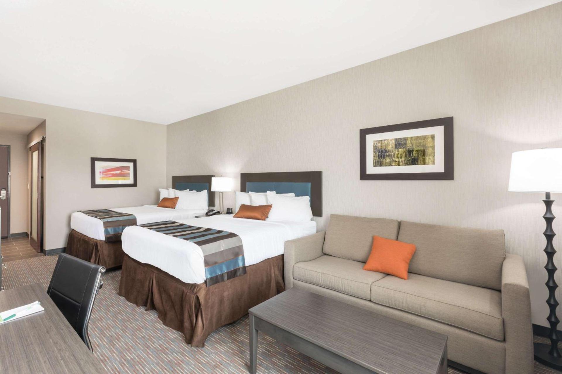 Wingate by Wyndham Lubbock photo 50