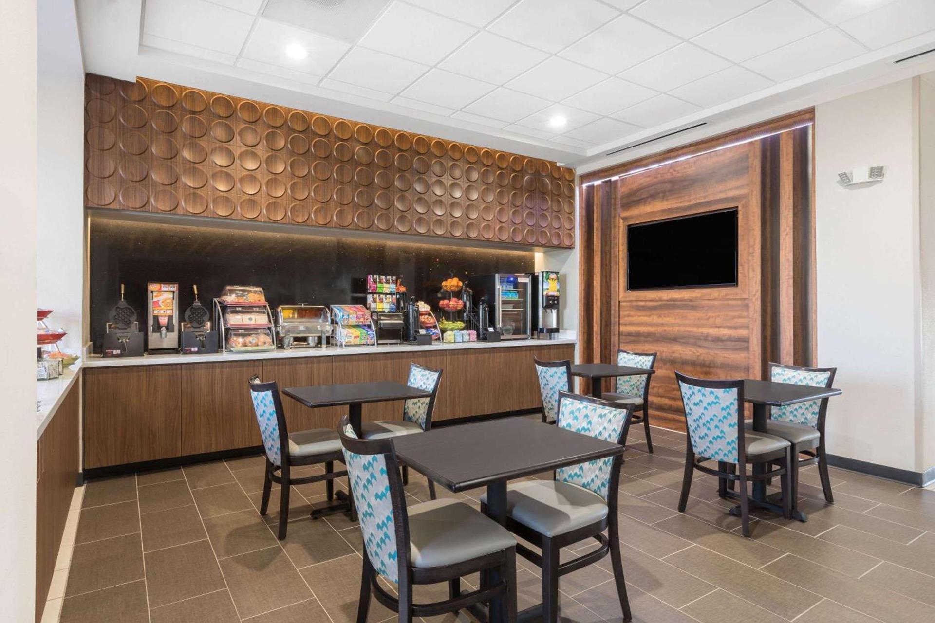 Wingate by Wyndham Lubbock photo 47