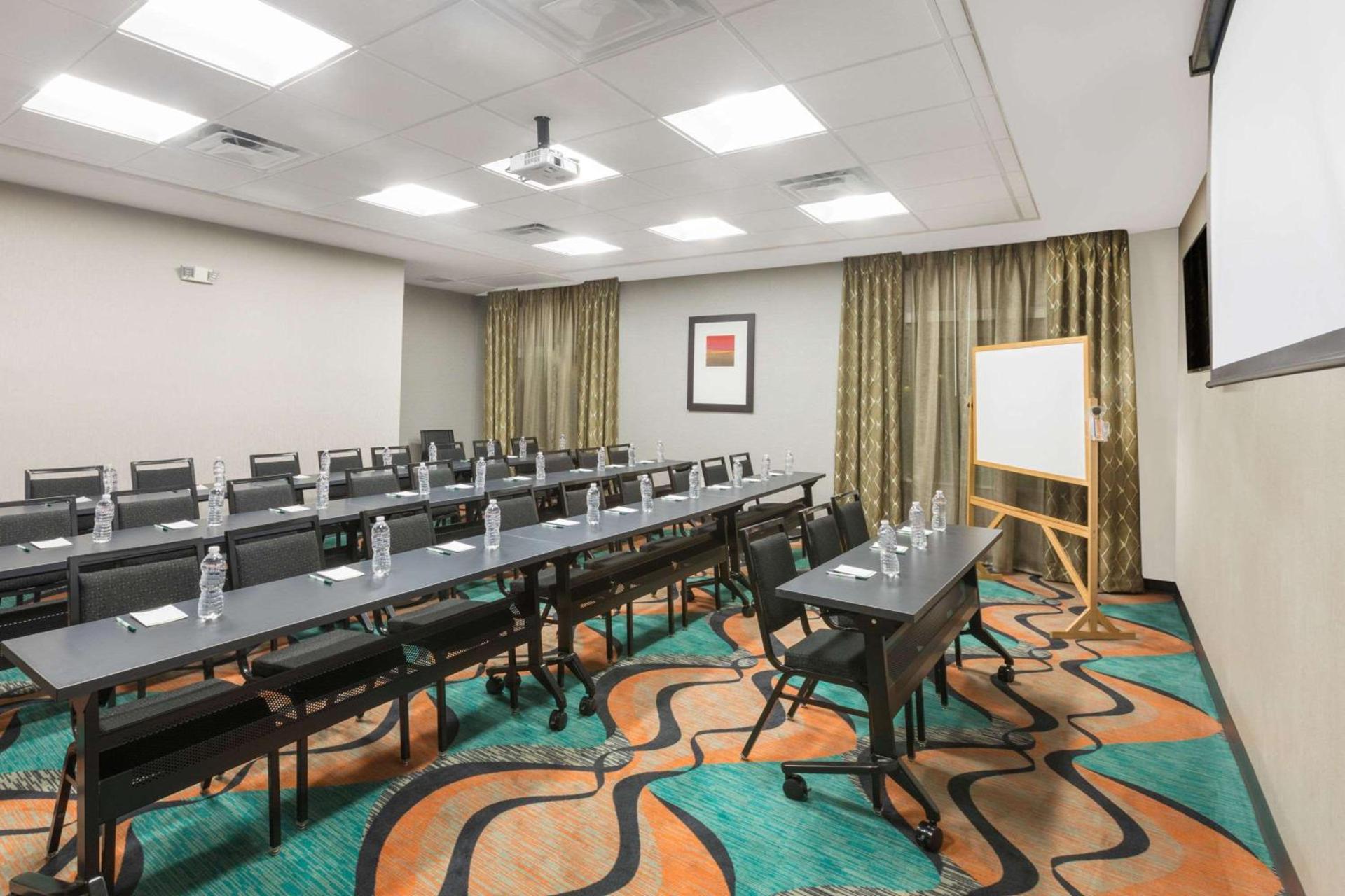 Wingate by Wyndham Lubbock photo 45