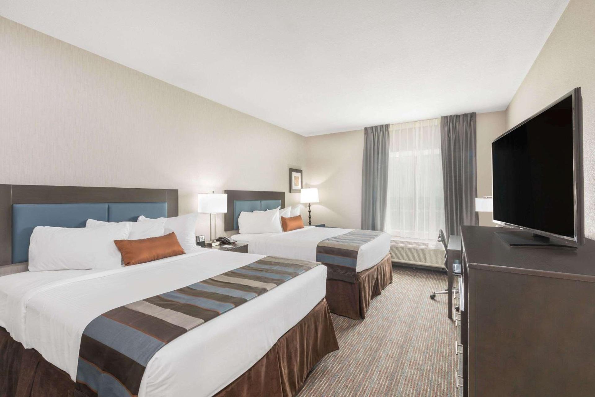 Wingate by Wyndham Lubbock photo 44
