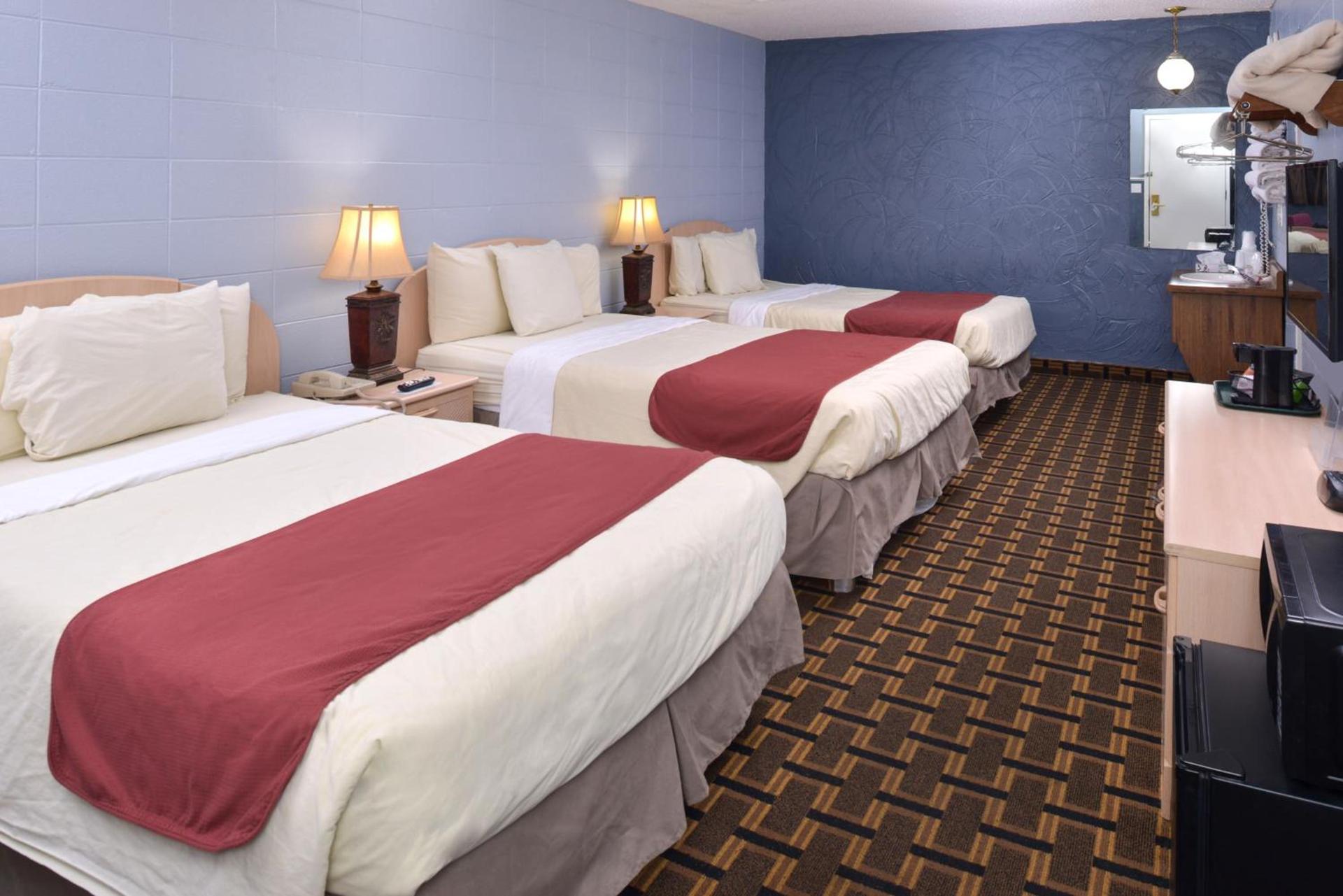 Americas Best Value Inn & Suites Branson - Near the Strip photo 4