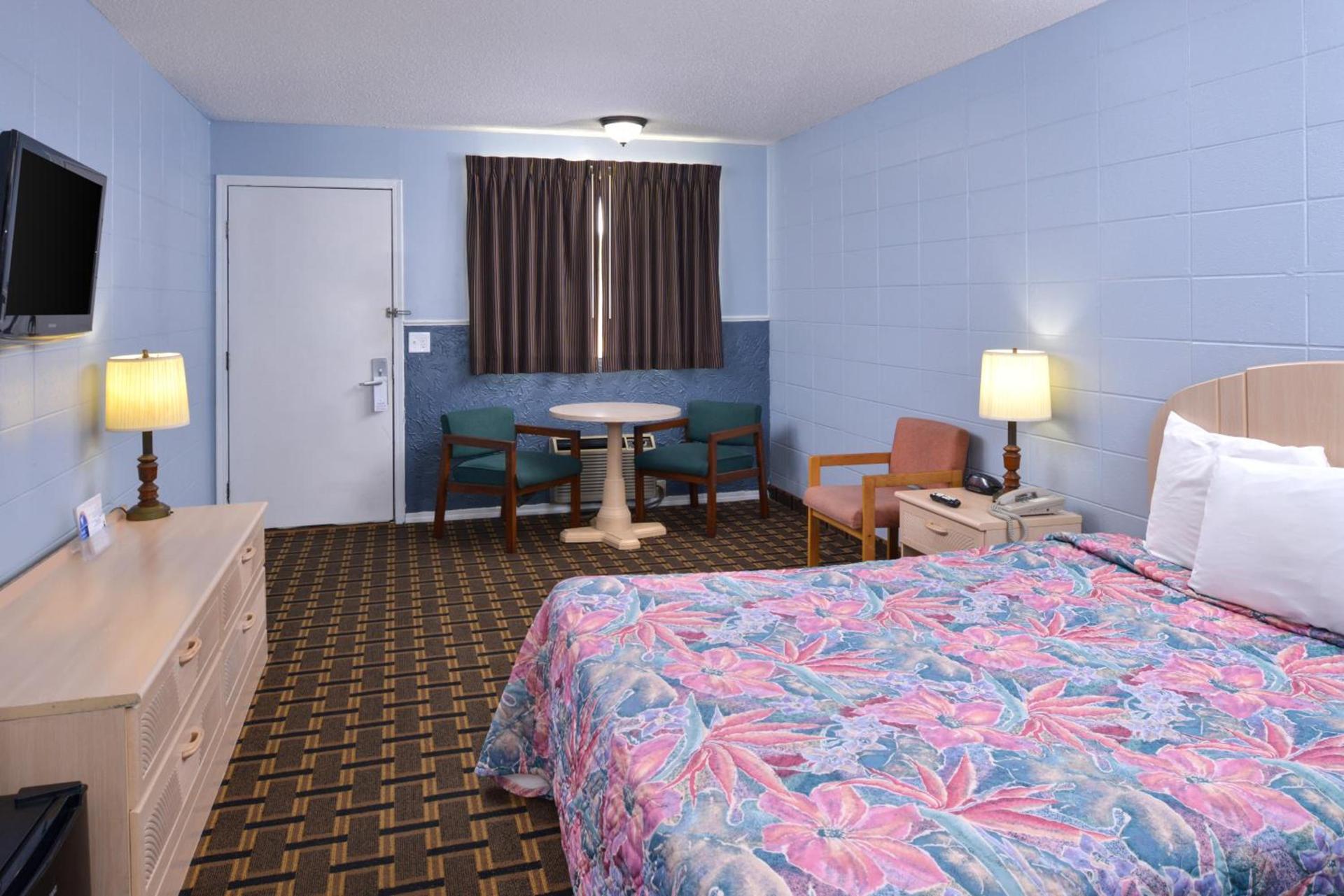 Americas Best Value Inn & Suites Branson - Near the Strip photo 5