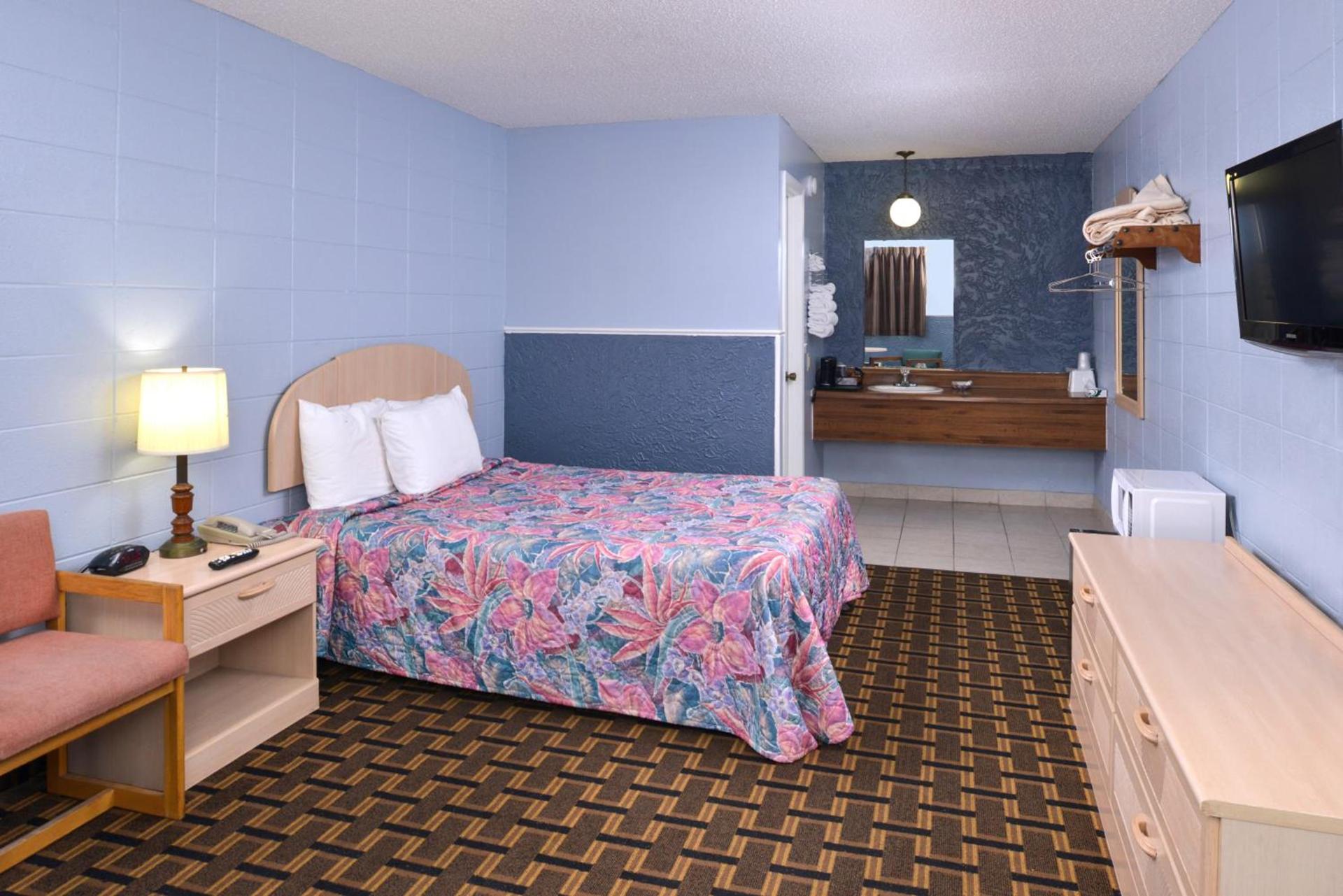 Americas Best Value Inn & Suites Branson - Near the Strip photo 7