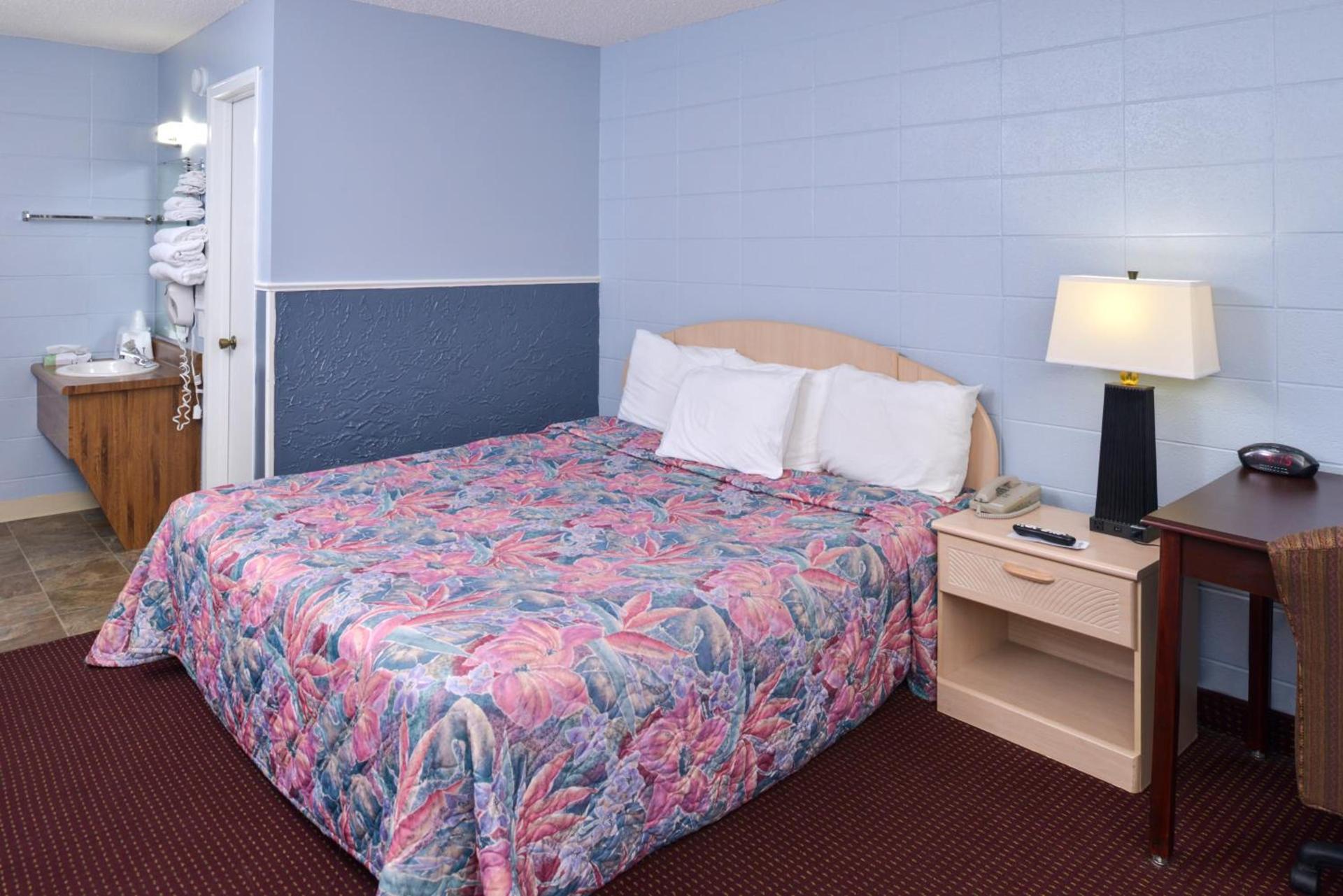 Americas Best Value Inn & Suites Branson - Near the Strip photo 8