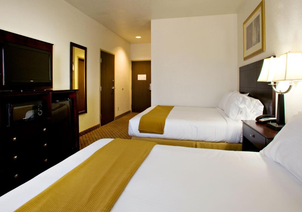 Holiday Inn Express & Suites Childress by IHG photo 3