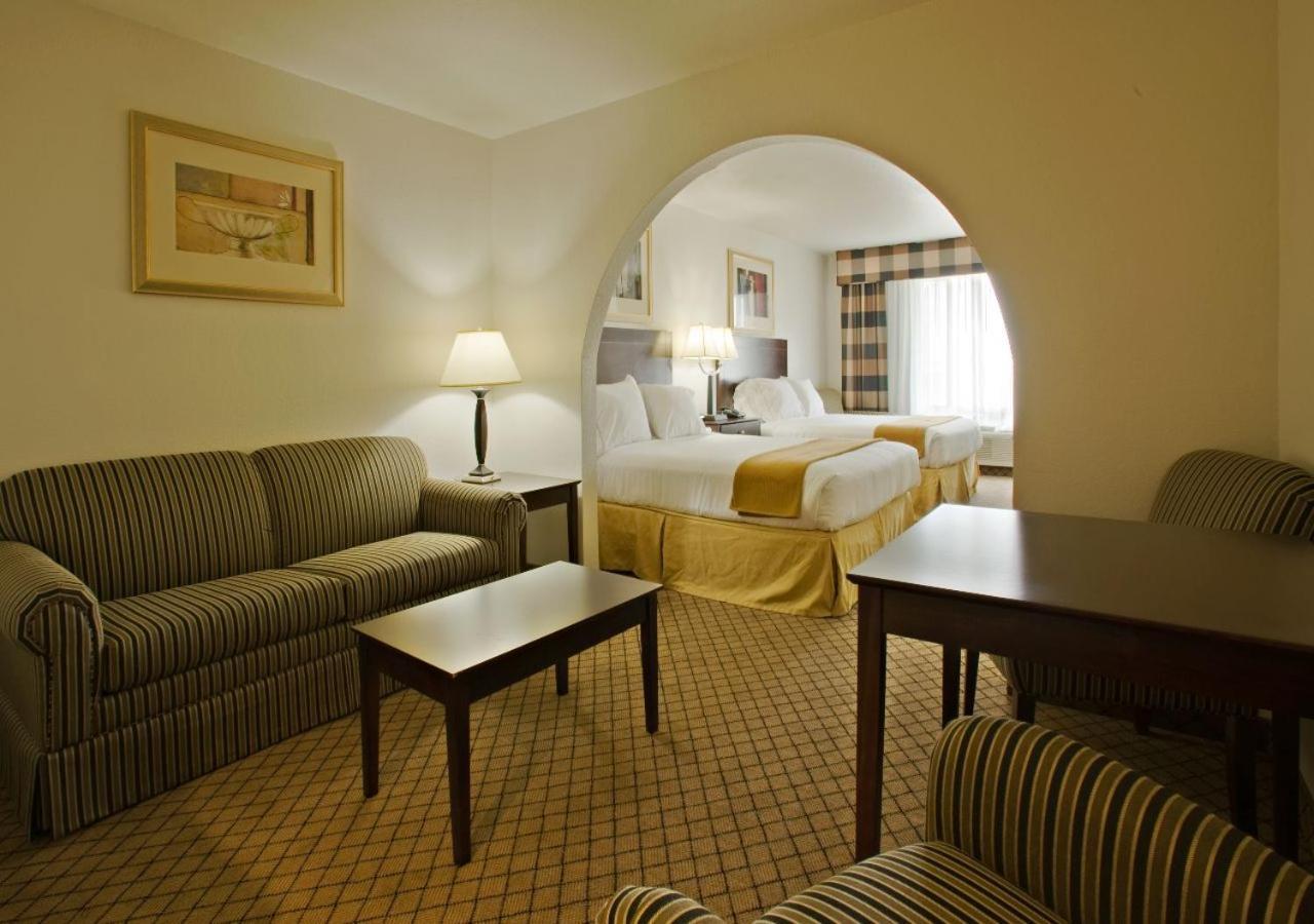 Holiday Inn Express & Suites Childress by IHG photo 7