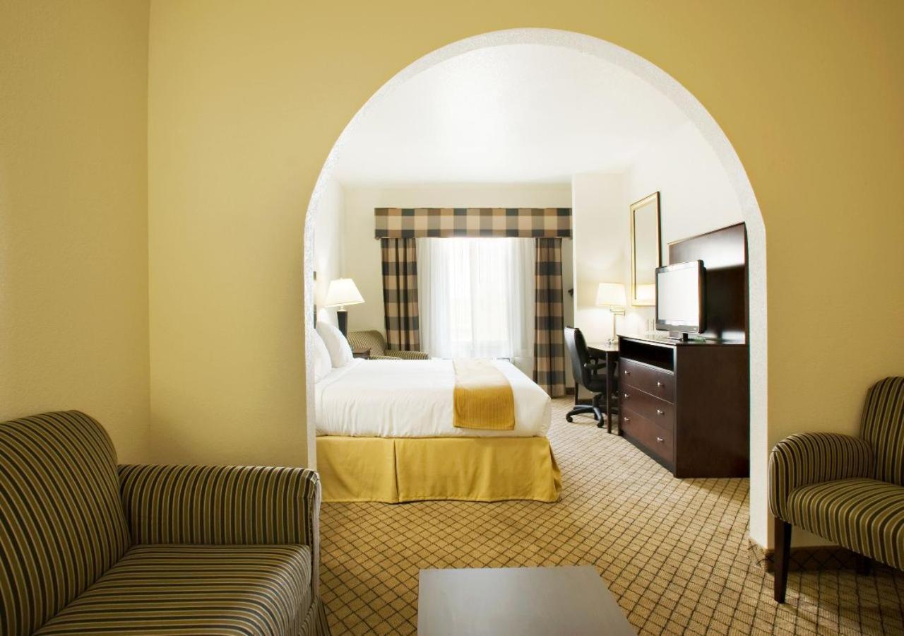 Holiday Inn Express & Suites Childress by IHG photo 9