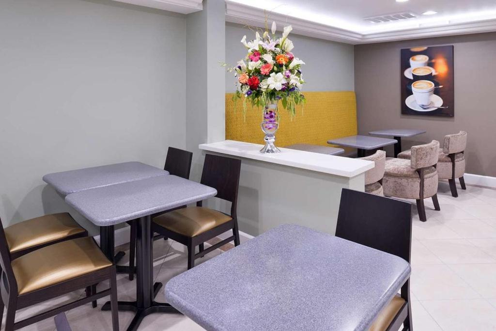Best Western Plus LA Mid-Town Hotel photo 12