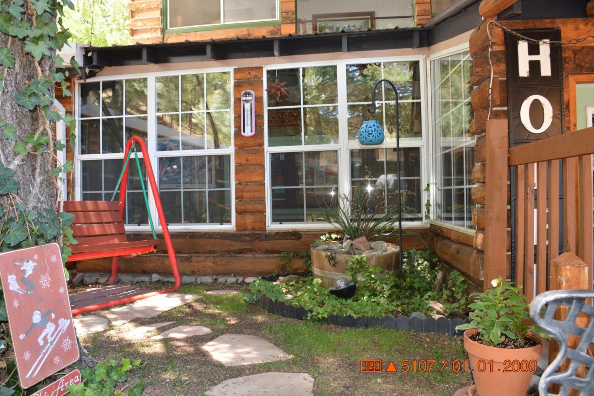 Sitzmark Chalet Inn photo 52