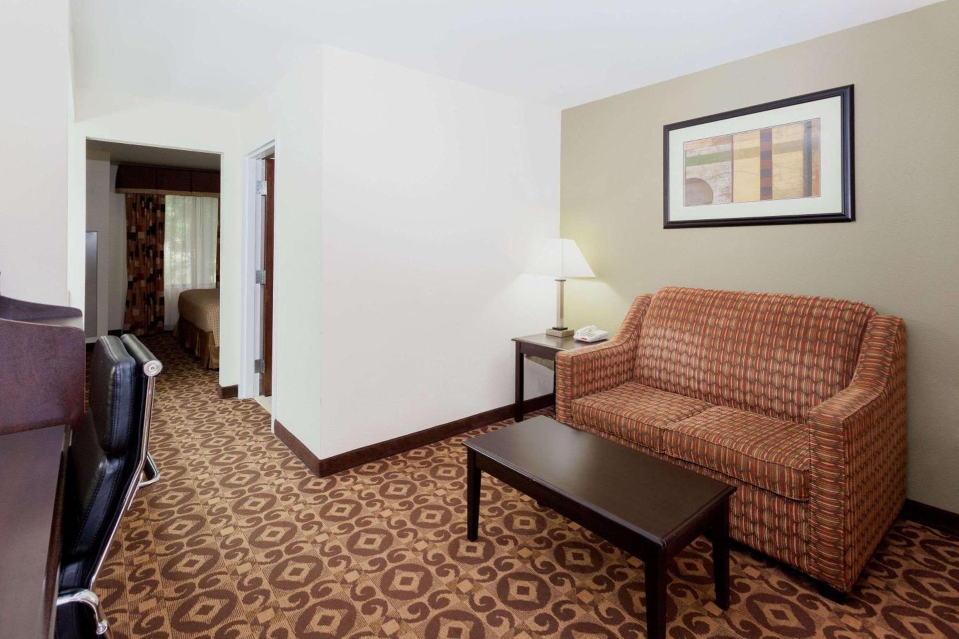 Super 8 by Wyndham Decatur/Dntn/Atlanta Area photo 10