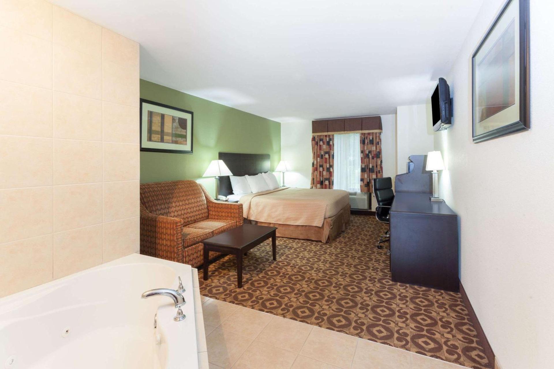 Super 8 by Wyndham Decatur/Dntn/Atlanta Area photo 11