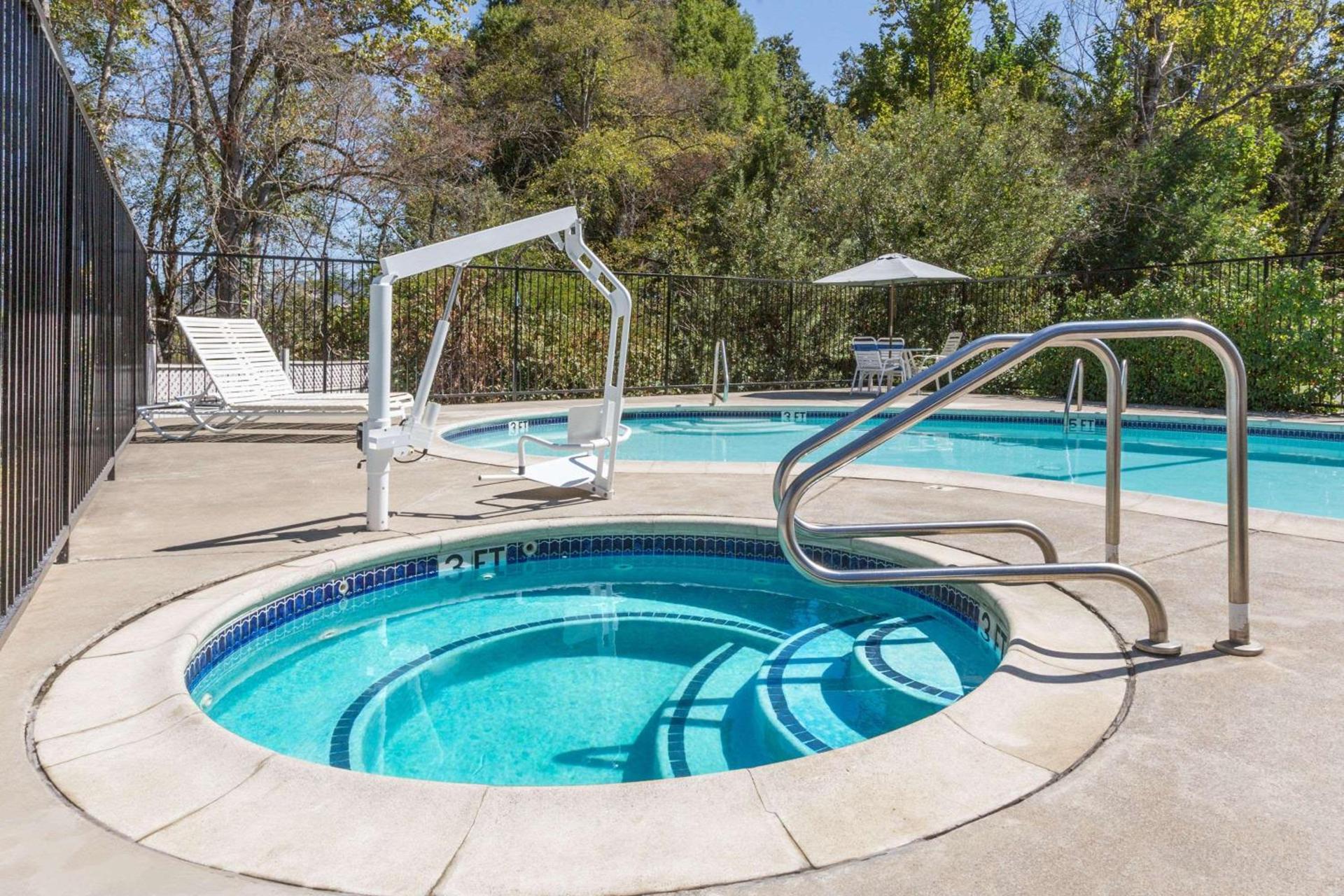 Creekside Inn & Suites photo 5