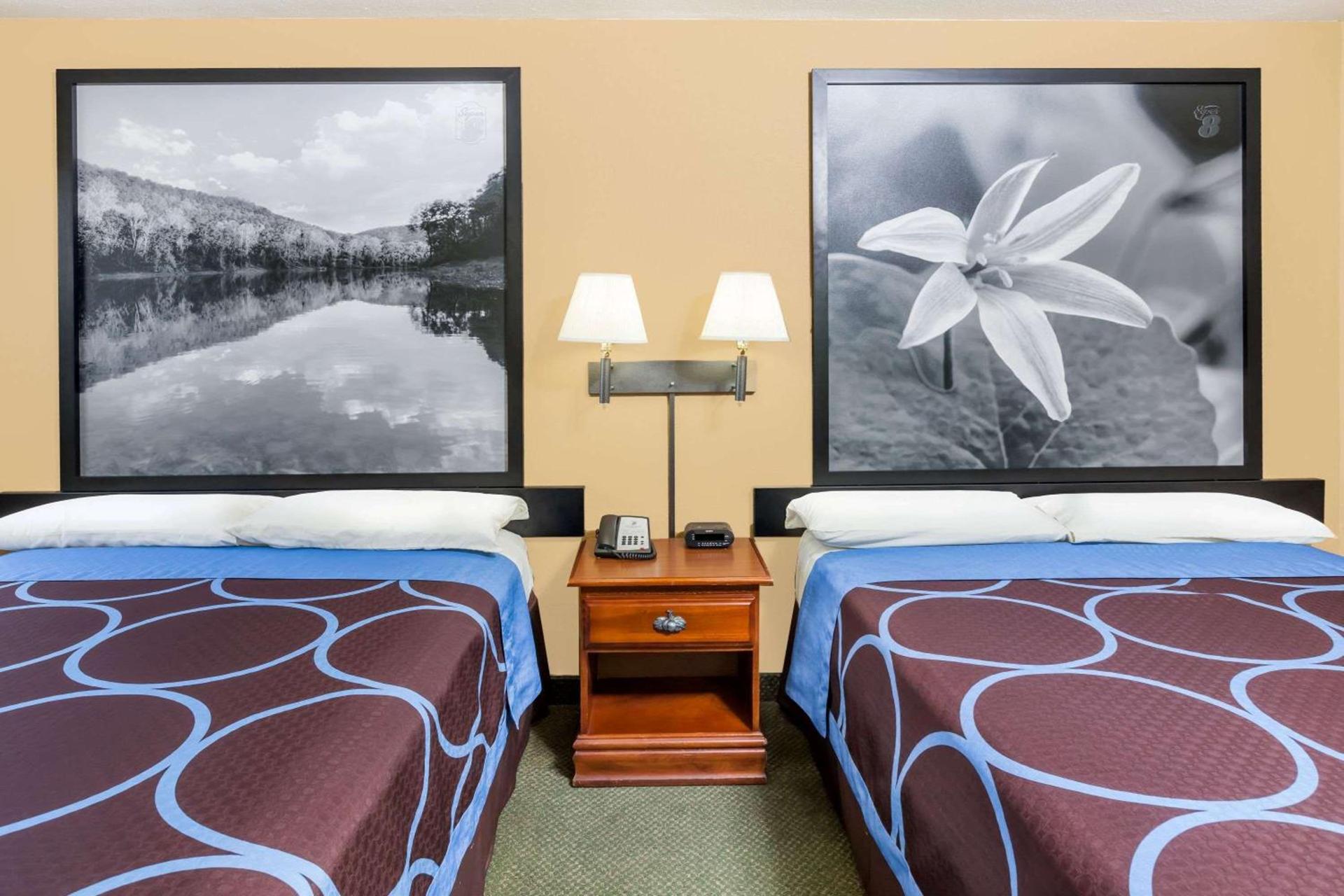 Super 8 by Wyndham Pine Bluff photo 3