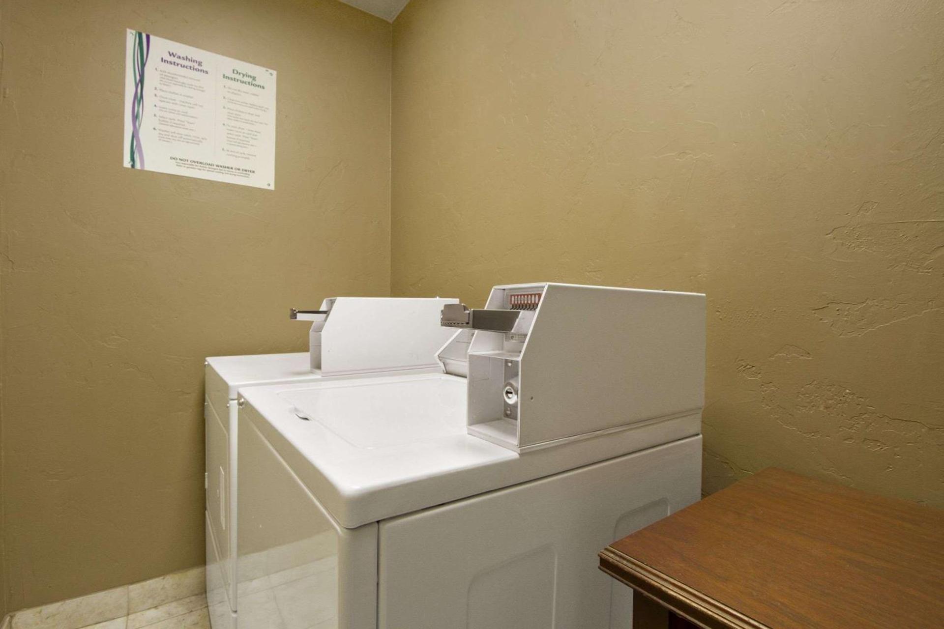 Super 8 by Wyndham Fort Worth TX photo 10