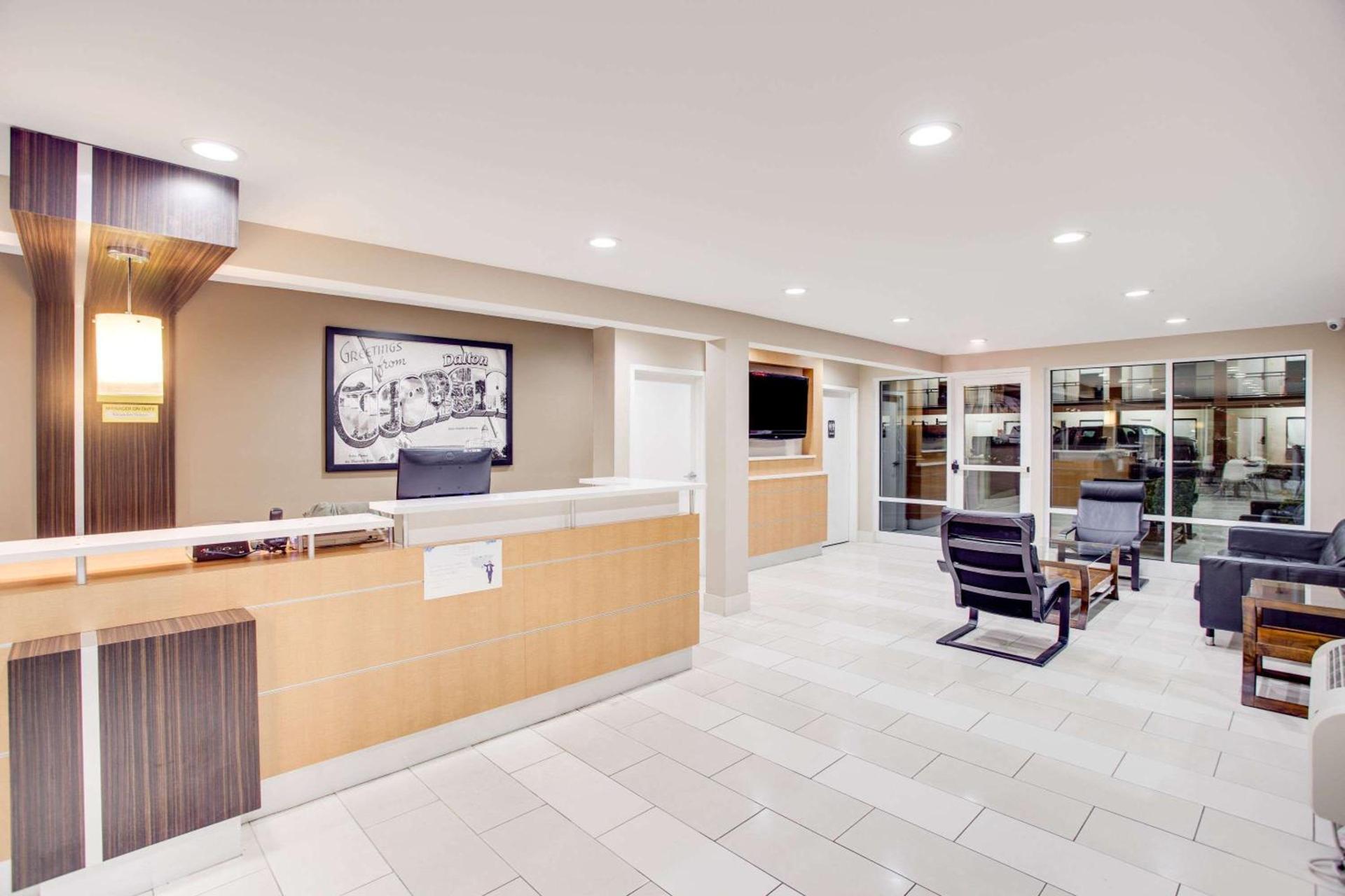 Super 8 by Wyndham Dalton photo 3