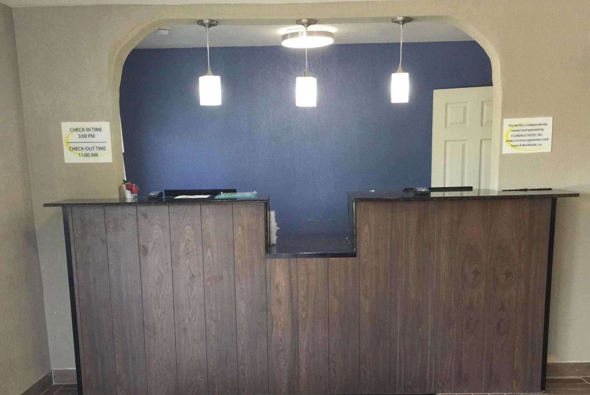 Super 8 by Wyndham Florence photo 13