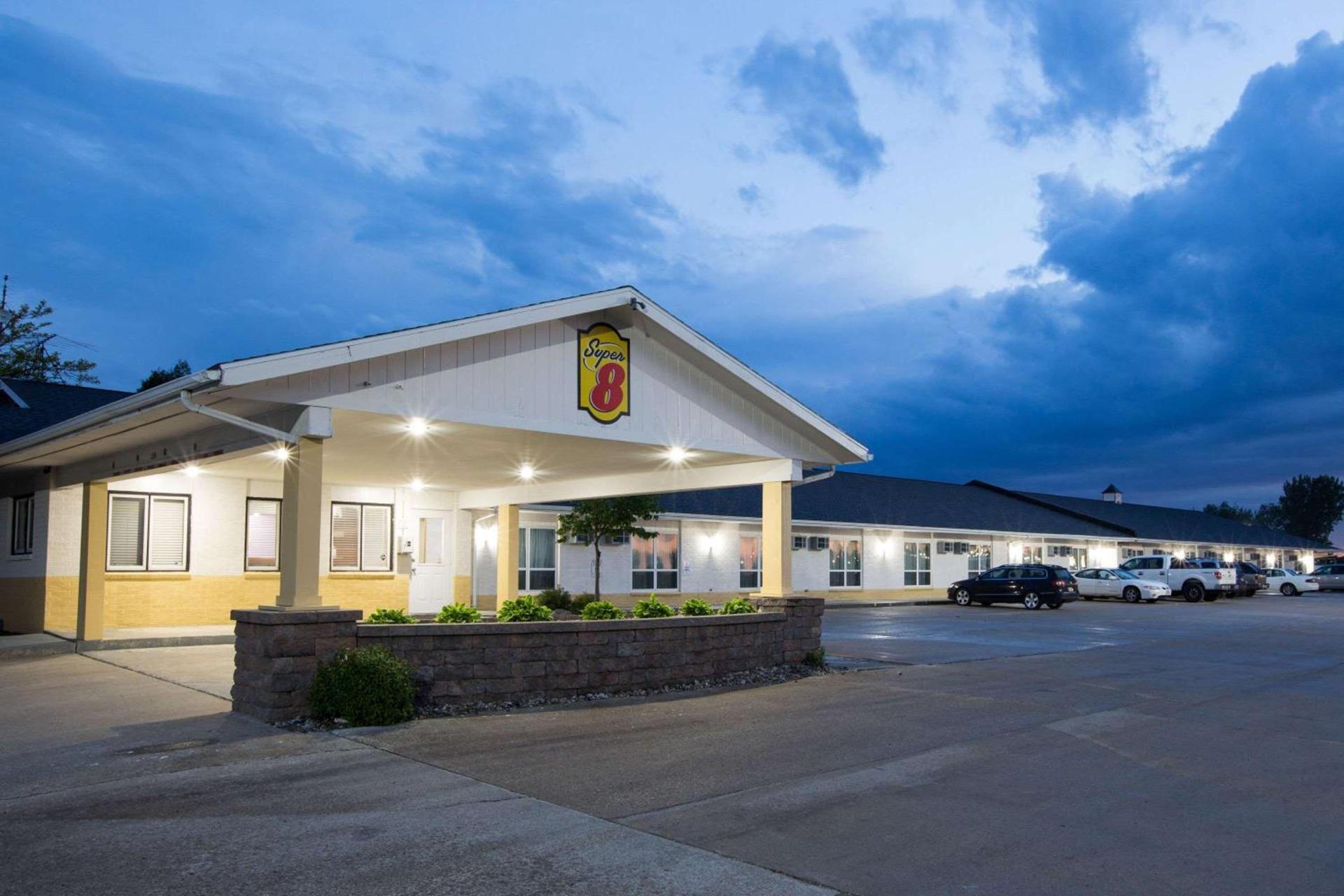 Super 8 by Wyndham Williams photo 1